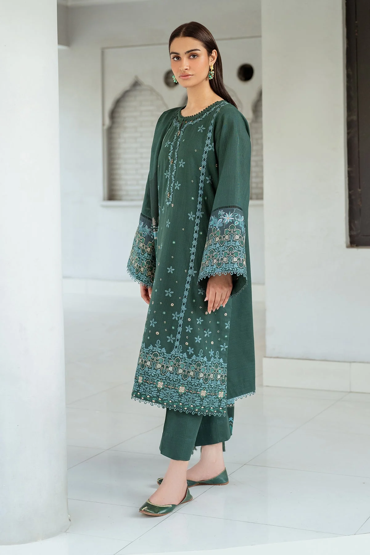 Baroque Embroidered Khaddar SF-4005 Winter Collection 2024 - Image 2