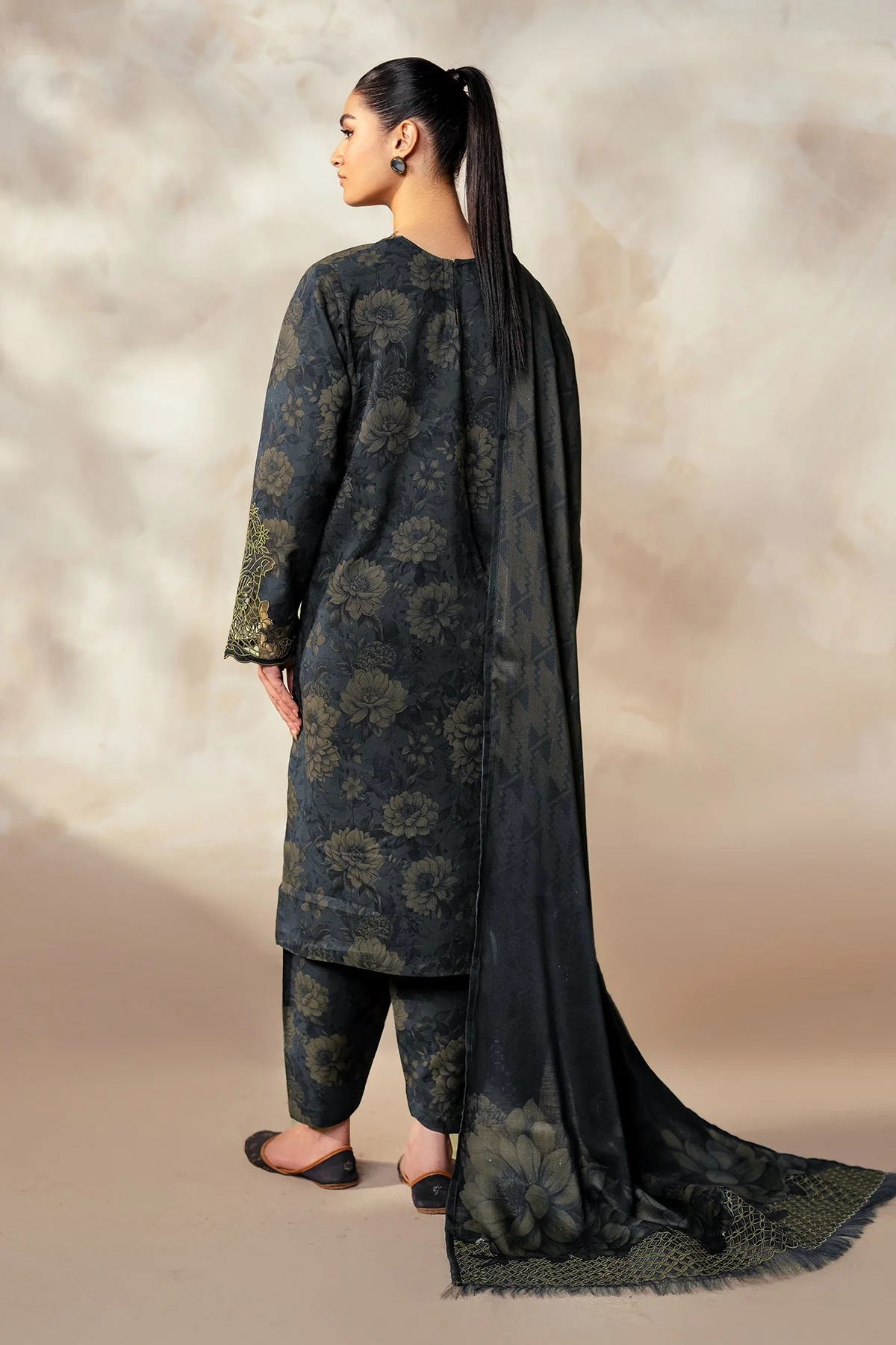 Baroque Embroidered Khaddar SF-4029 Winter Collection 2024 - Image 2