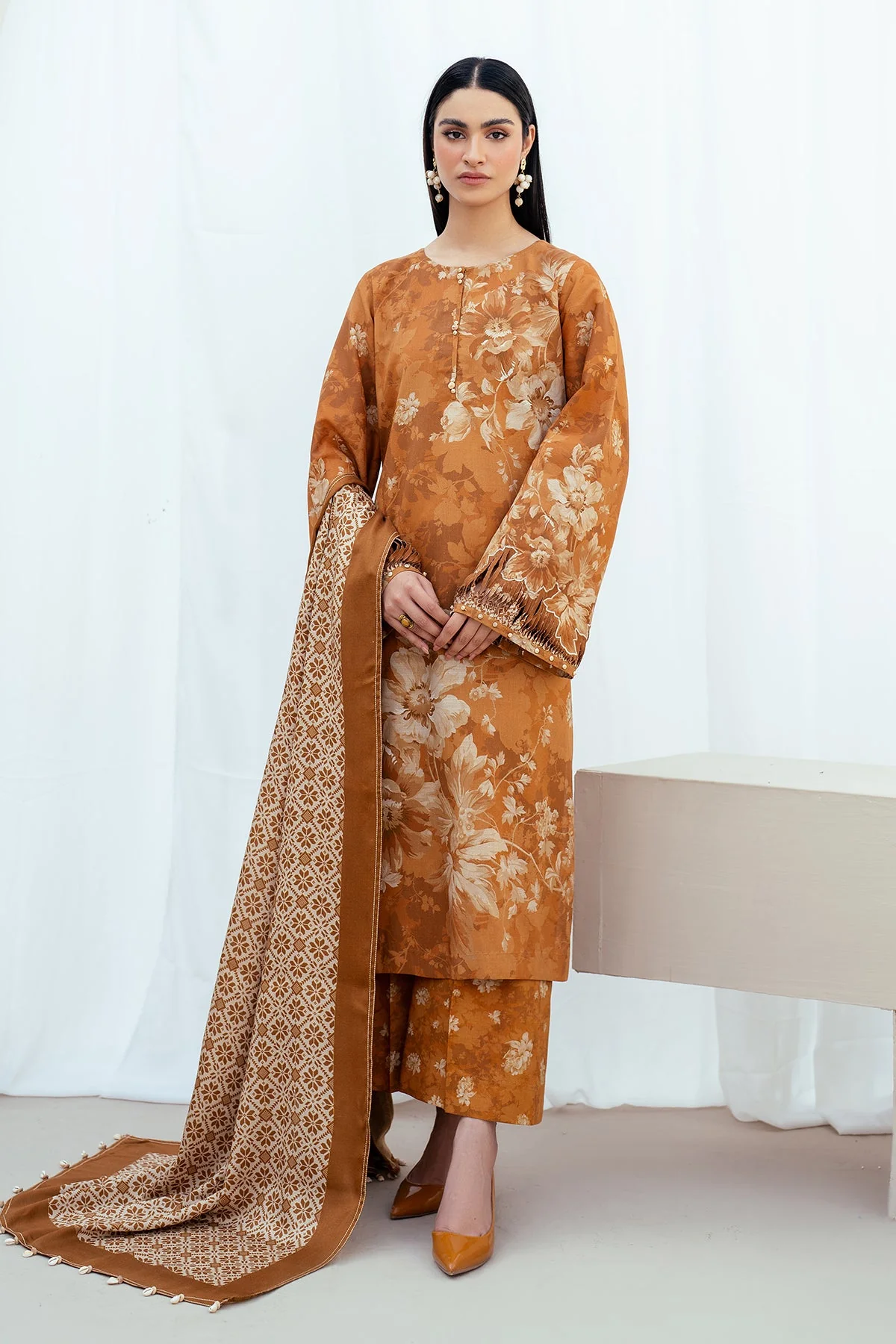 Baroque Printed Khaddar SF-4015 Winter Collection 2024 - Image 2