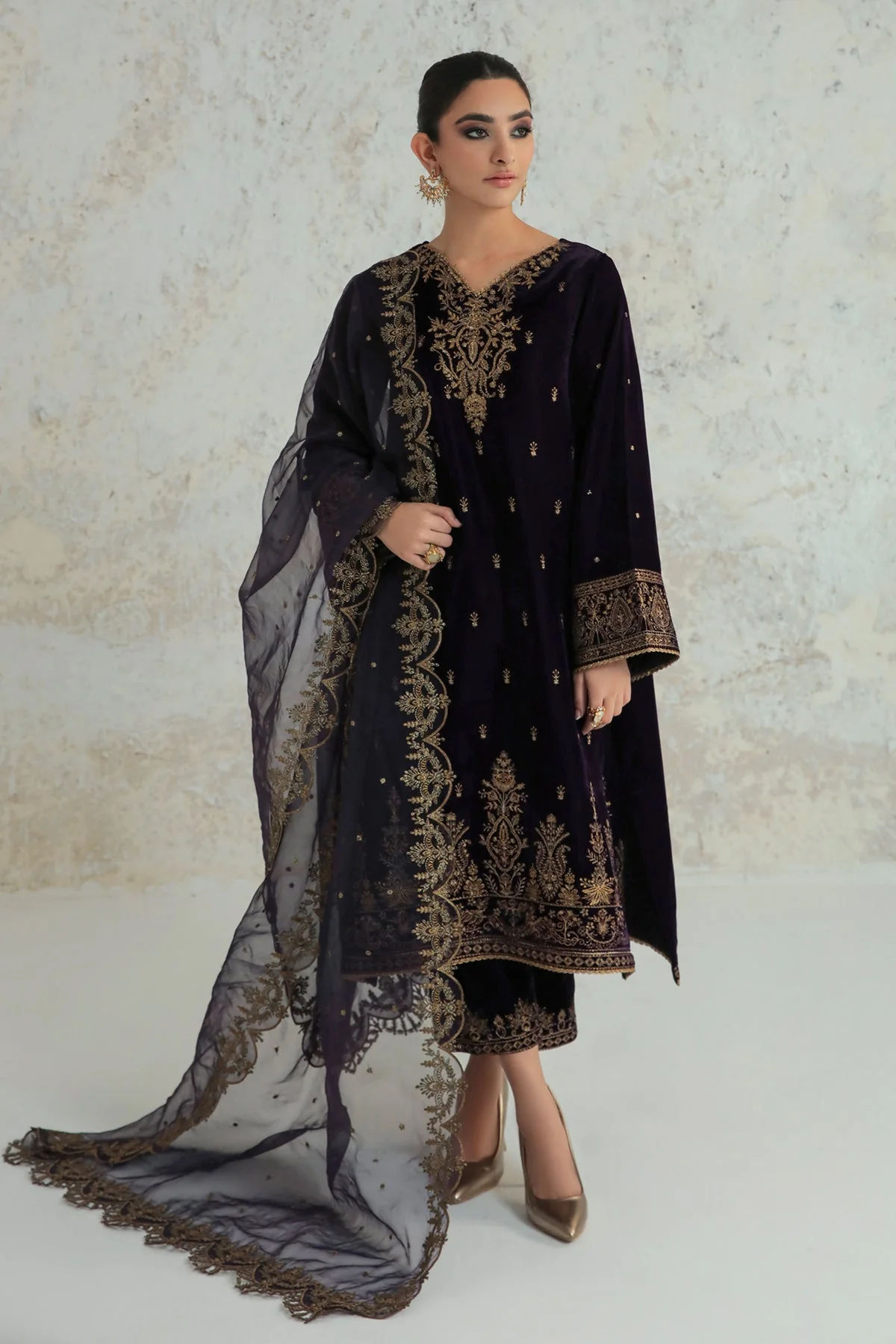 Baroque SF-239 Embroidered Velvet Prets 2024 - Image 2