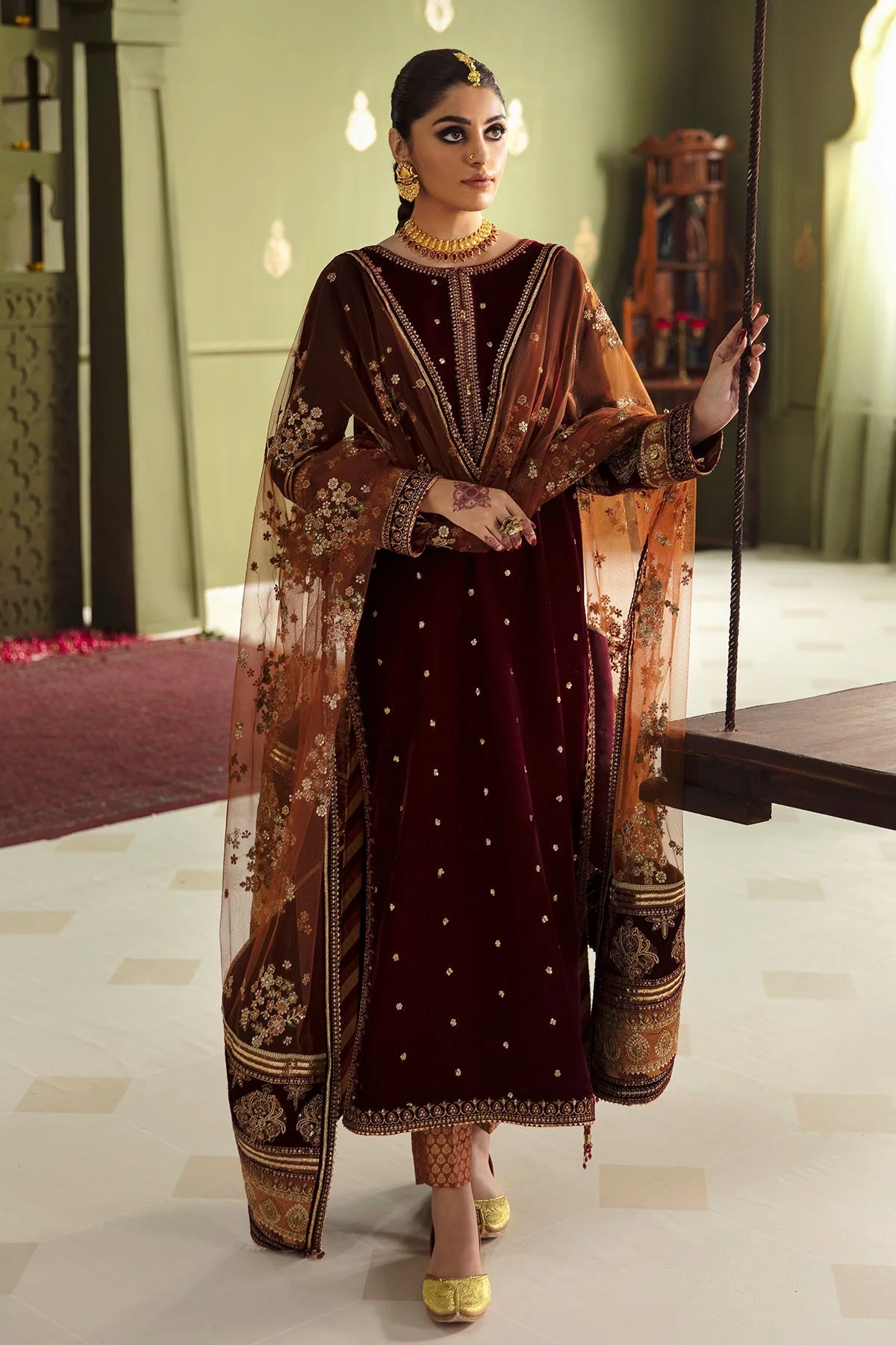 Baroque SF-466 Embroidered Velvet Prets 2024 - Image 2