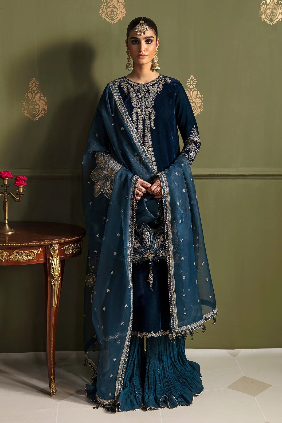 Baroque SF-467 Embroidered Velvet Prets 2024