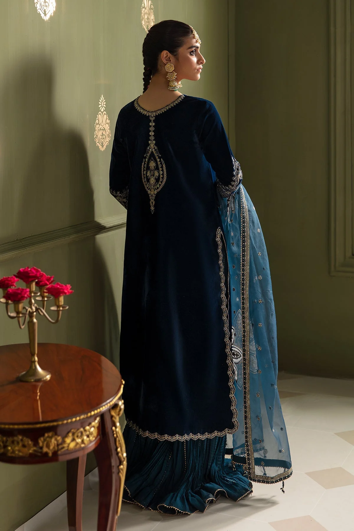 Baroque SF-467 Embroidered Velvet Prets 2024 - Image 2