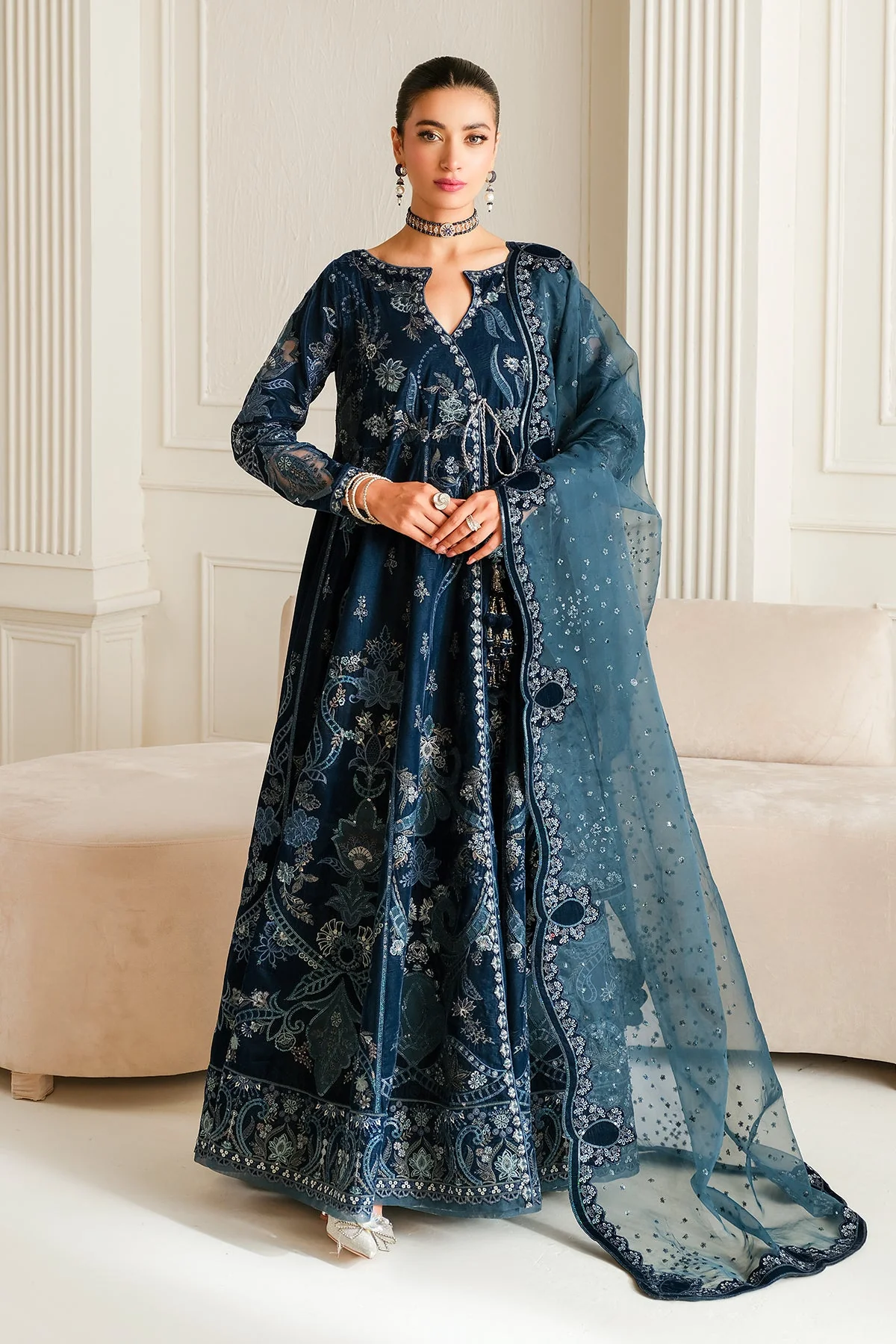 Baroque SF-744 Embroidered Velvet Prets 2024 - Image 2