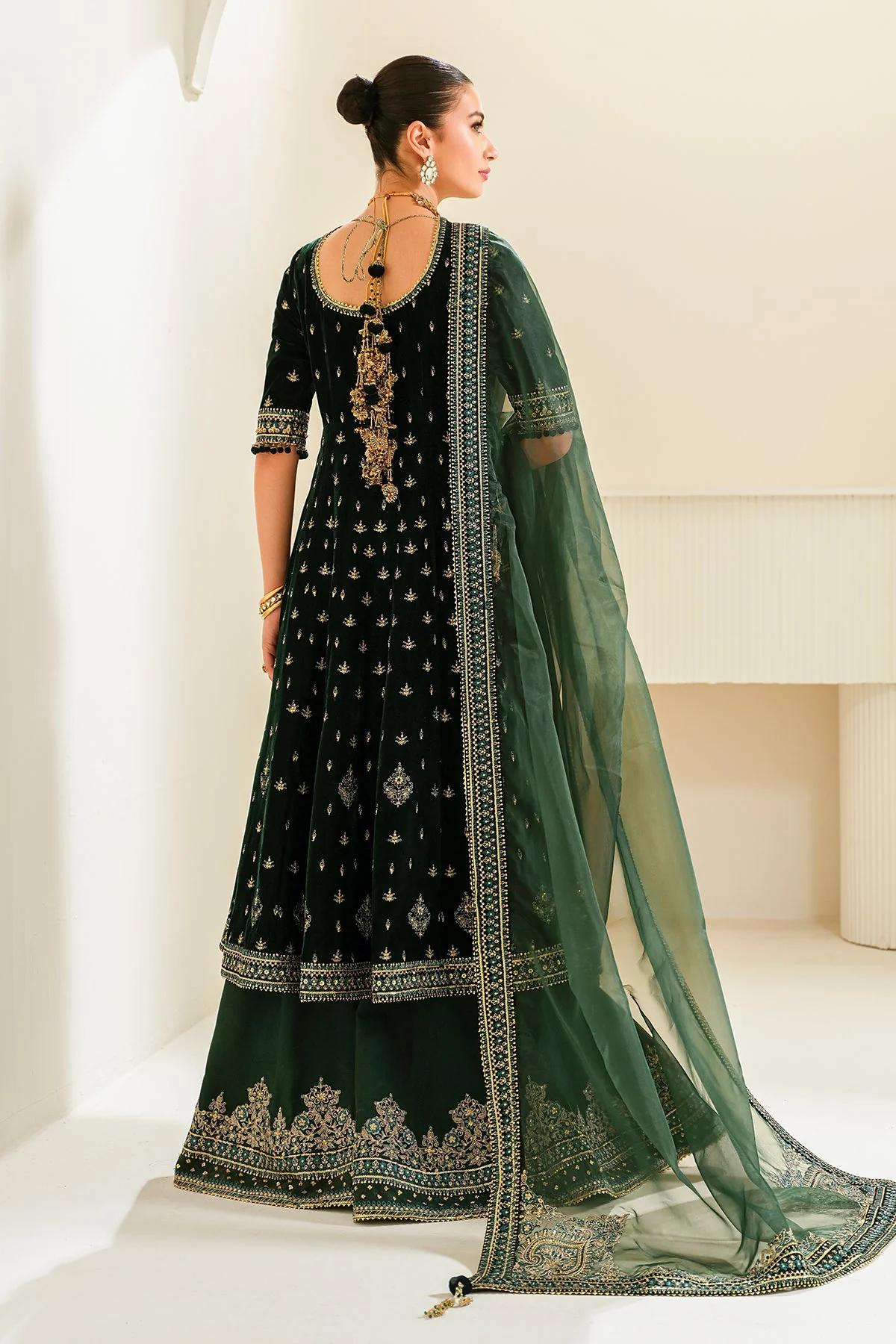 Baroque SF-745 Embroidered Velvet Prets 2024 - Image 2