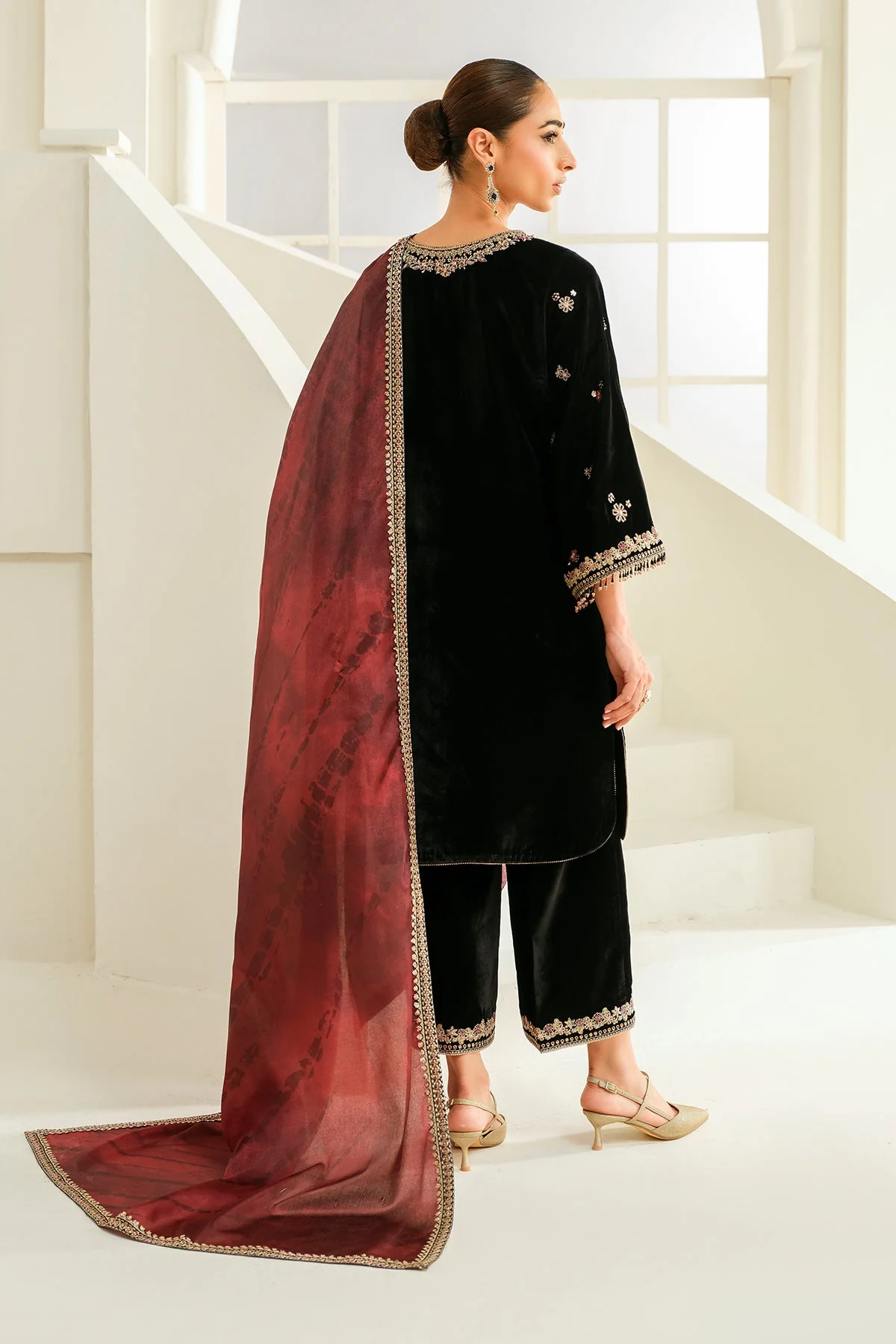 Baroque SF-746 Embroidered Velvet Prets 2024 - Image 2