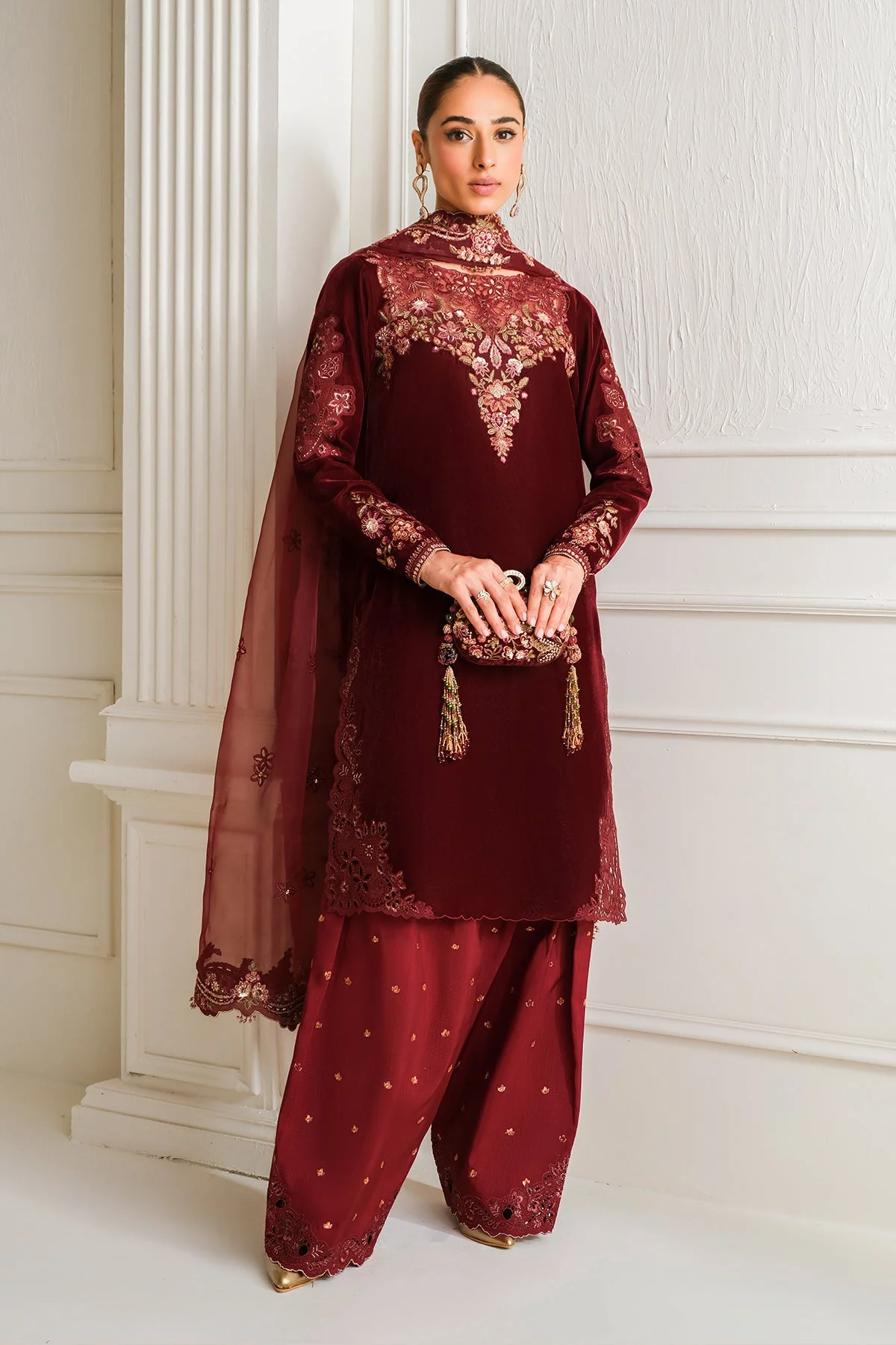 Baroque SF-747 Embroidered Velvet Prets 2024 - Image 2