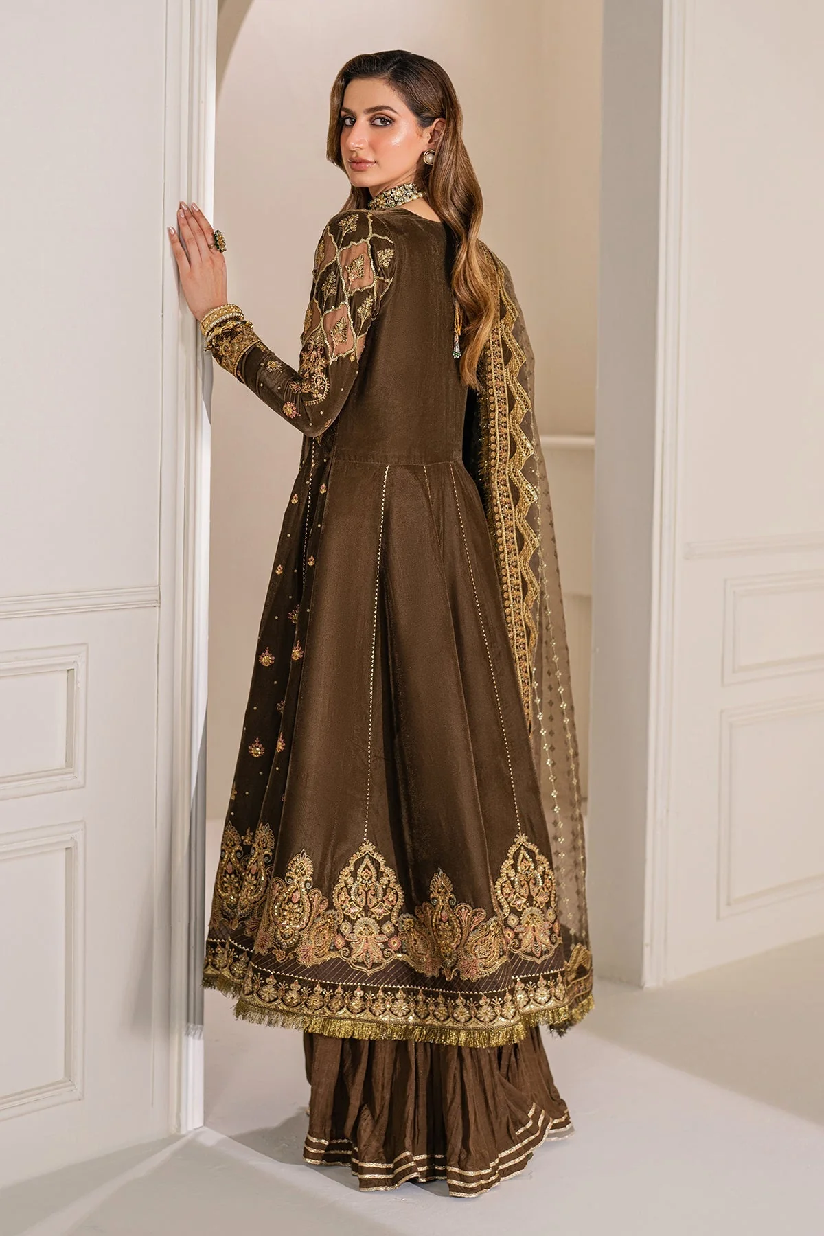 Baroque SF-749 Embroidered Velvet Prets 2024 - Image 2