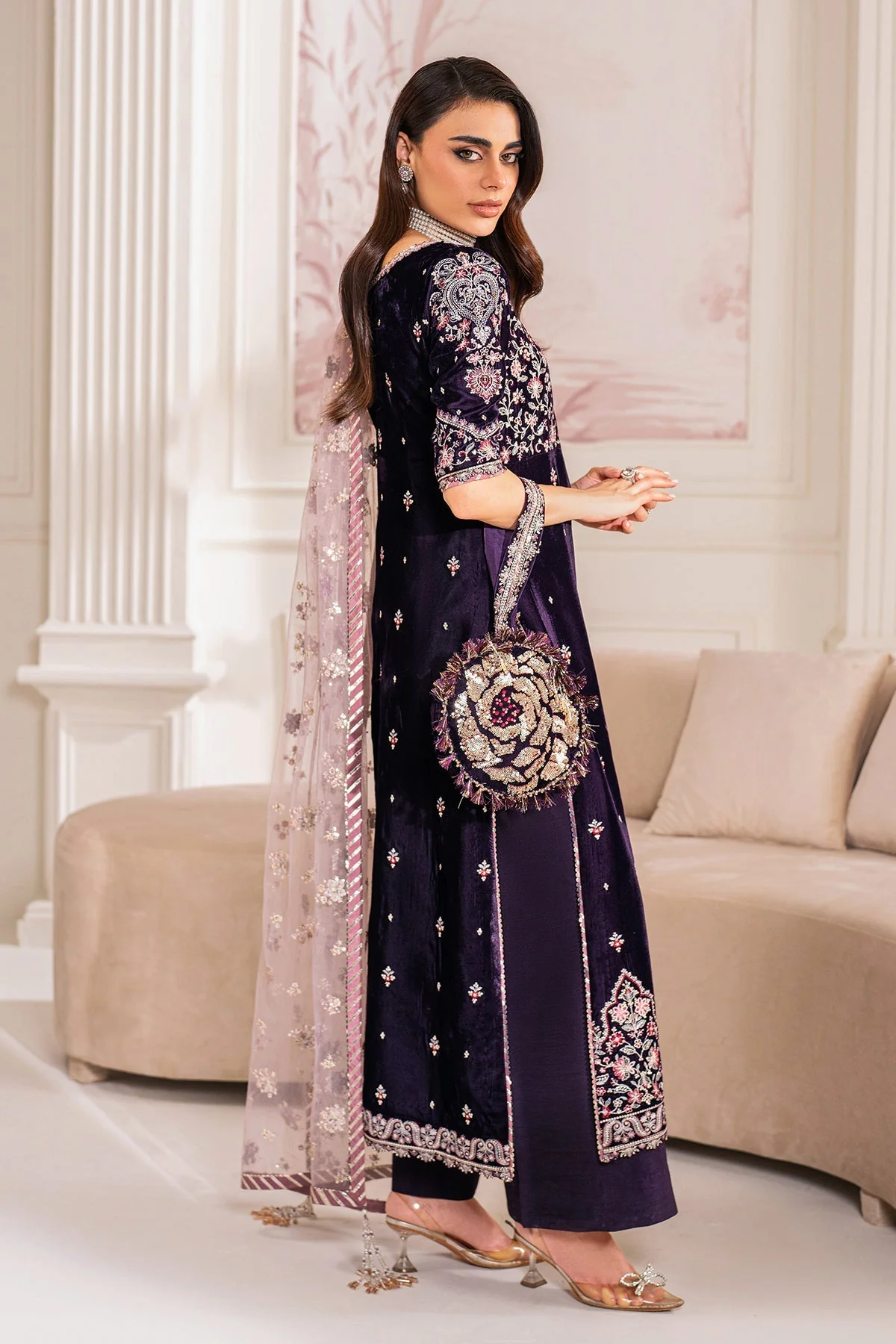 Baroque SF-750 Embroidered Velvet Prets 2024 - Image 2