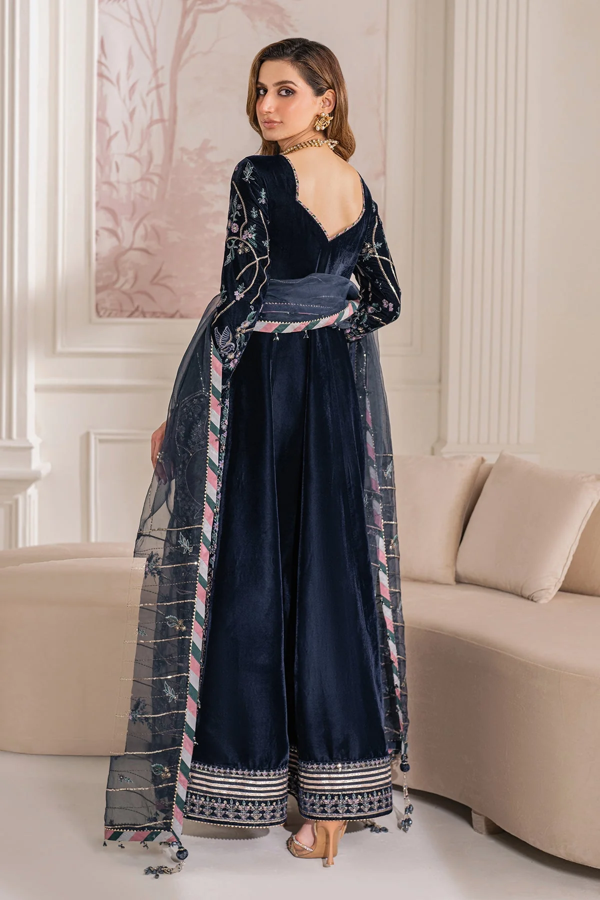Baroque SF-751 Embroidered Velvet Prets 2024 - Image 2