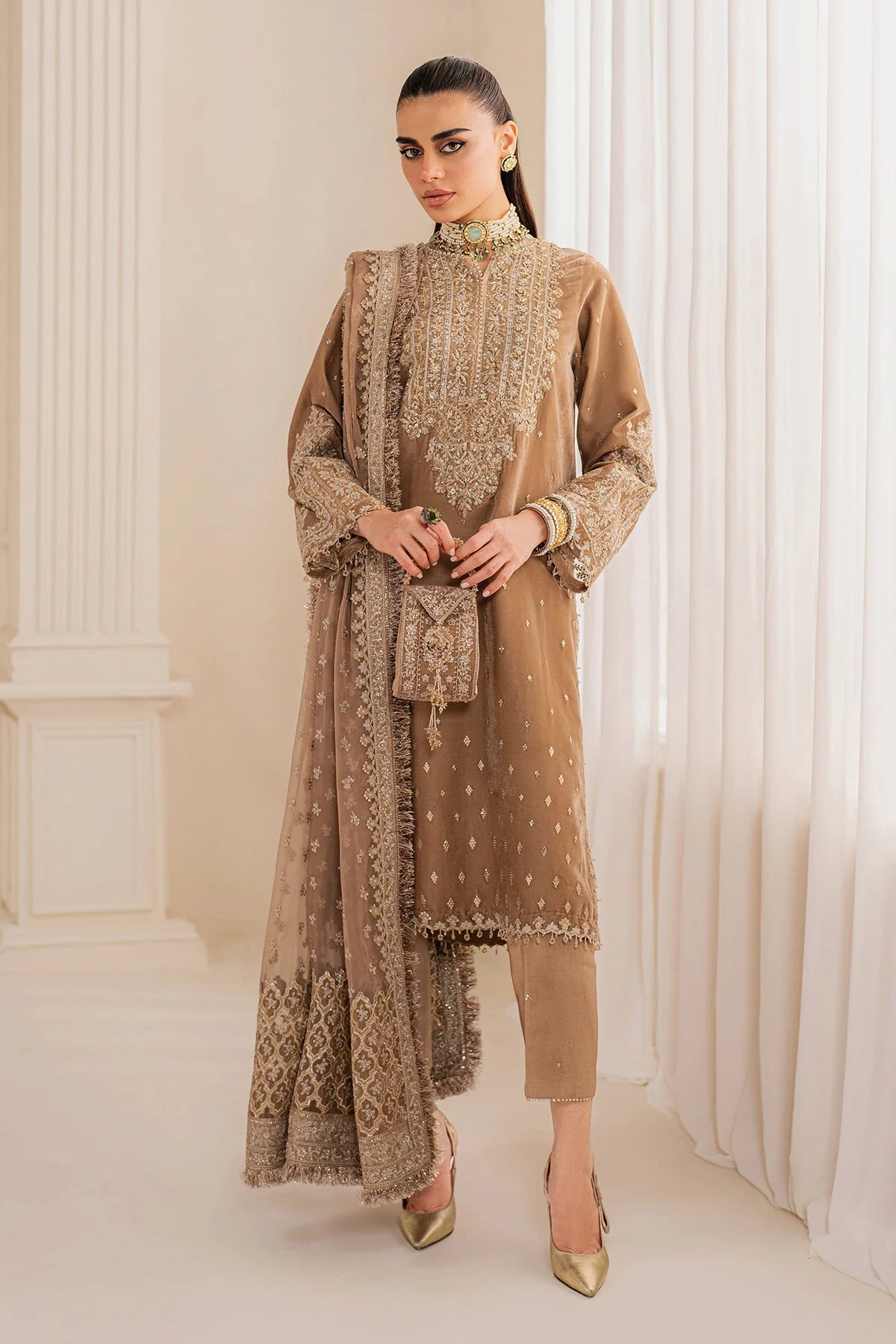 Baroque SF-754 Embroidered Velvet Prets 2024 - Image 2