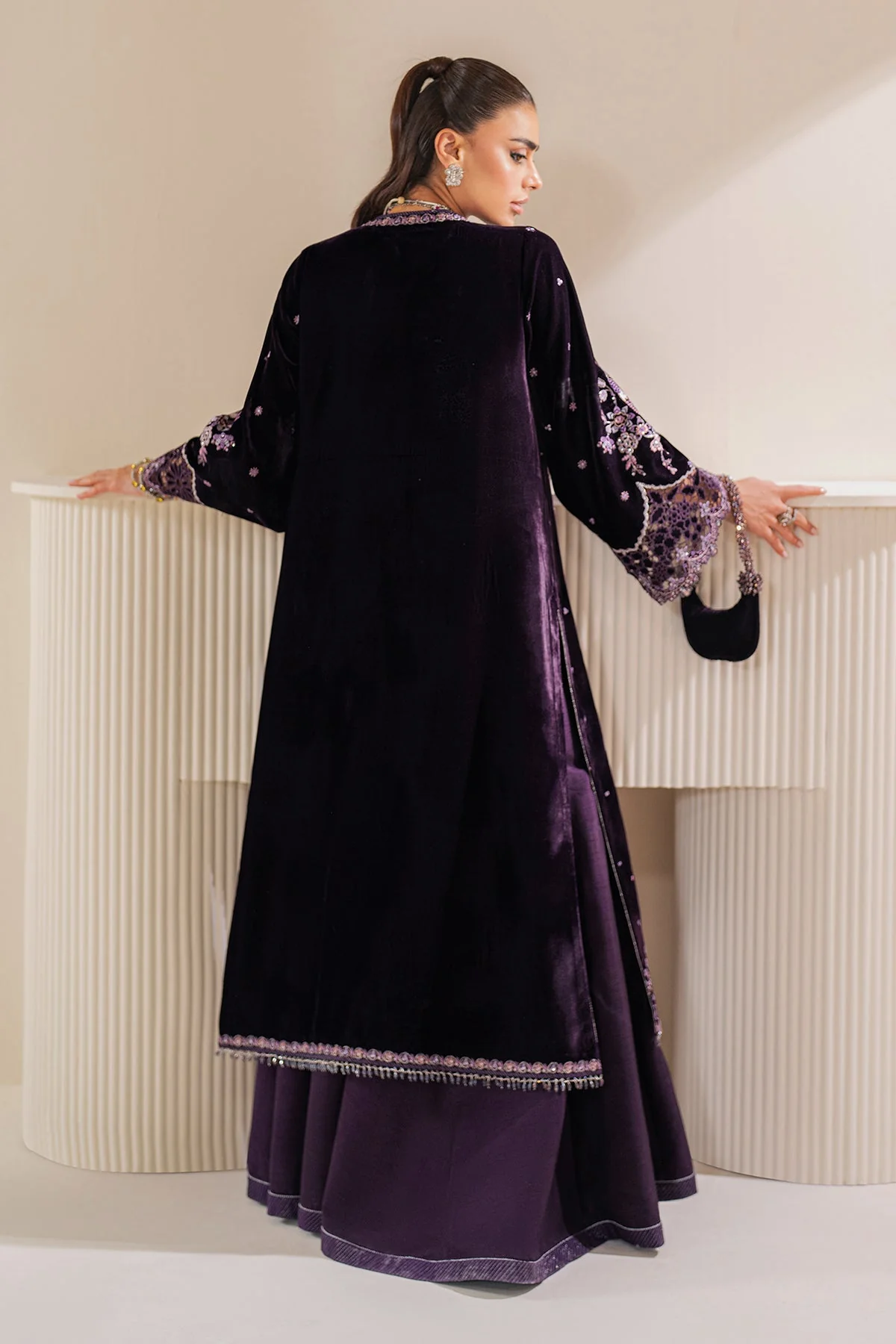 Baroque SF-757 Embroidered Velvet Prets 2024 - Image 2