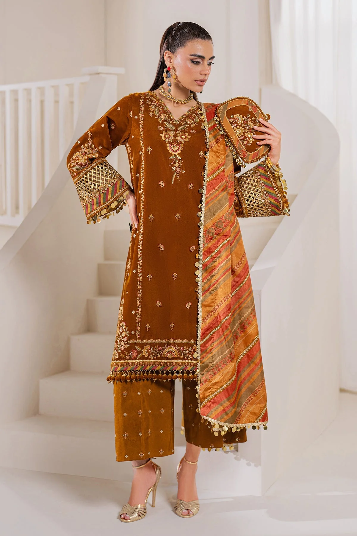 Baroque SF-761 Embroidered Velvet Prets 2024