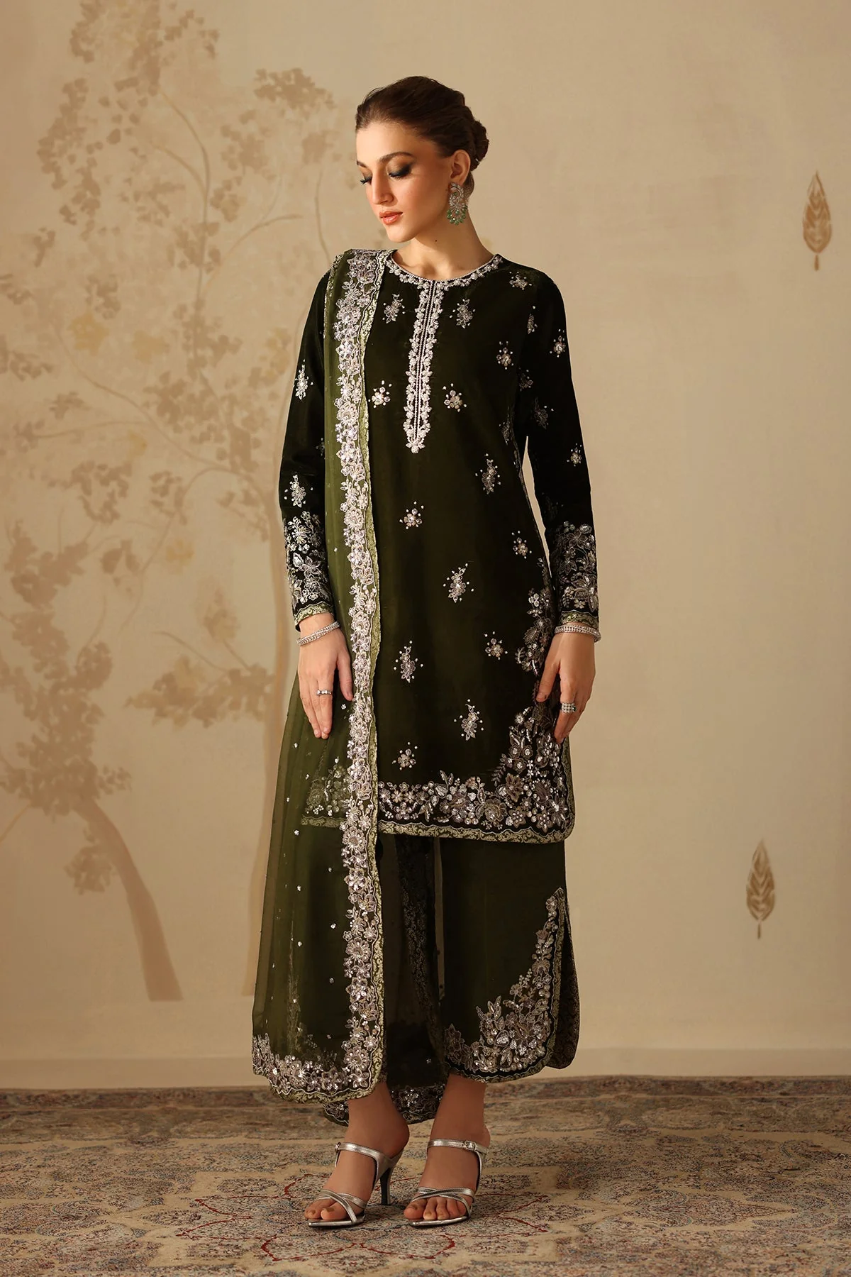 Baroque UF-4311 Embroidered Velvet Collection 2025
