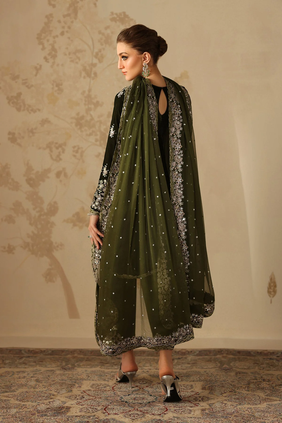 Baroque UF-4311 Embroidered Velvet Collection 2025 - Image 2