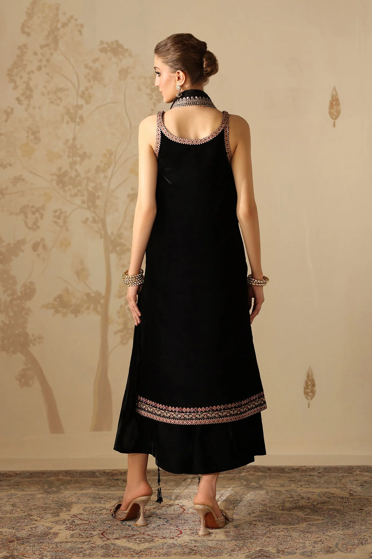 Baroque UF-4312 Embroidered Velvet Collection 2025 - Image 2
