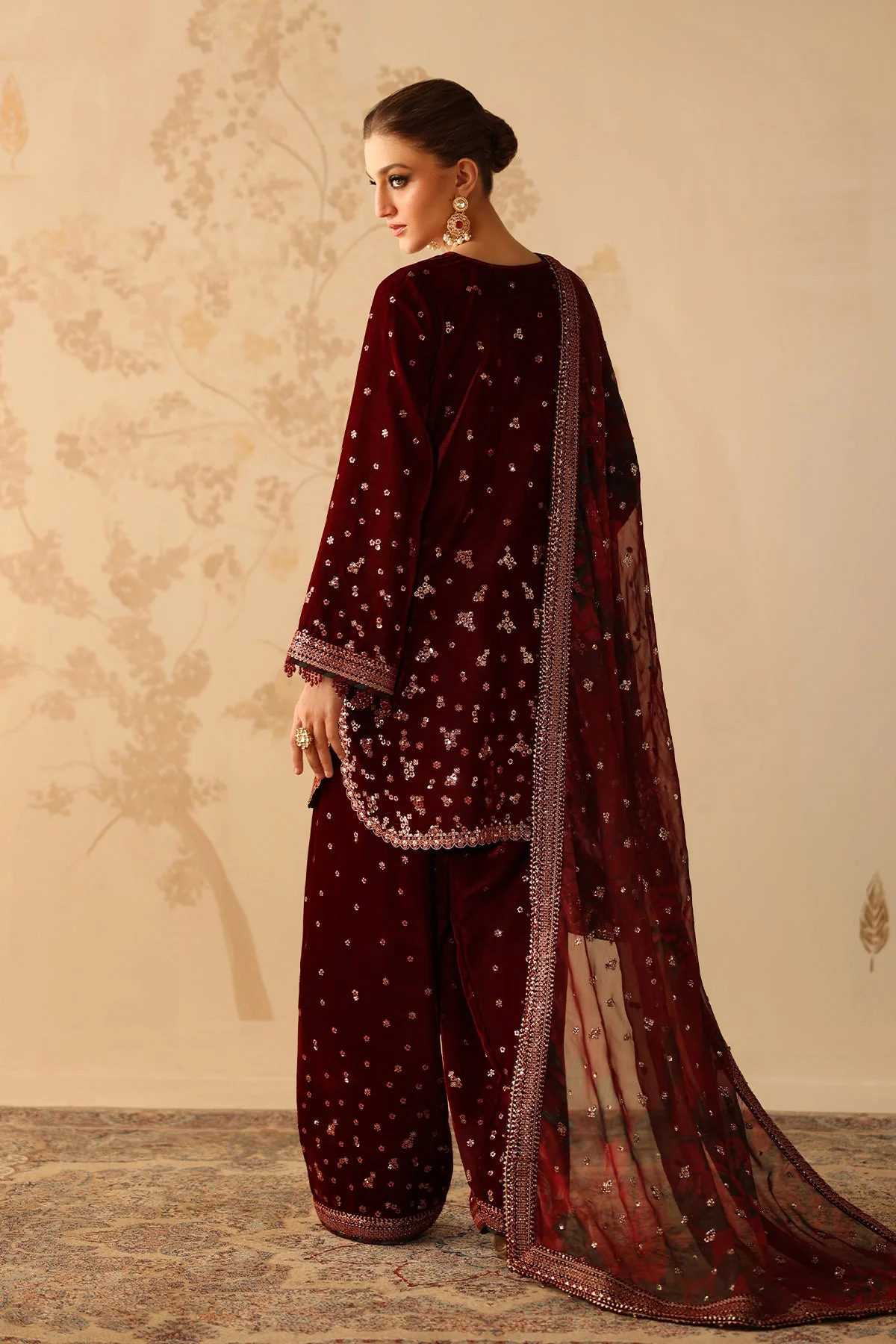 Baroque UF-4314 Embroidered Velvet Collection 2025 - Image 2
