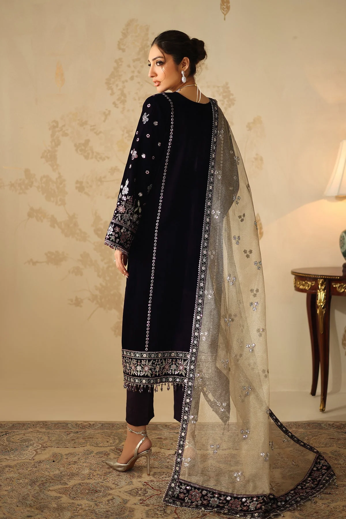 Baroque UF-4321 Embroidered Velvet Collection 2025 - Image 2