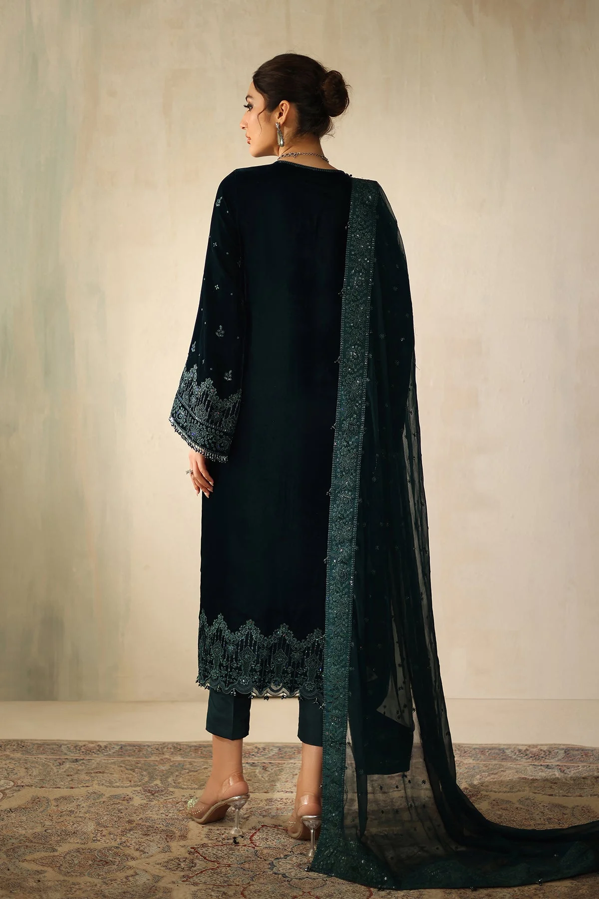 Baroque UF-4322 Embroidered Velvet Collection 2025 - Image 2