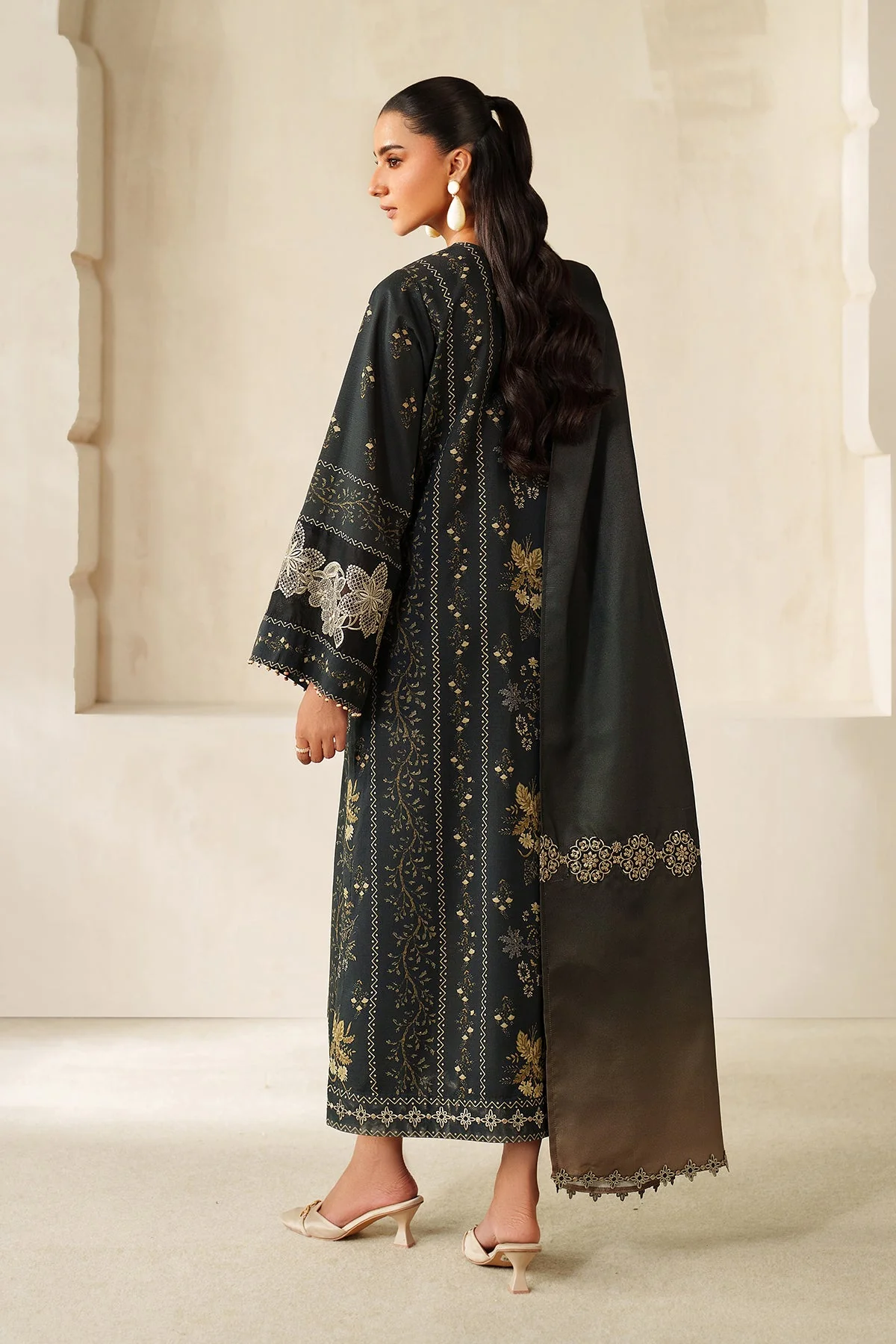 Baroque UF-4332 Khaddar Winter Collection 2025 - Image 2