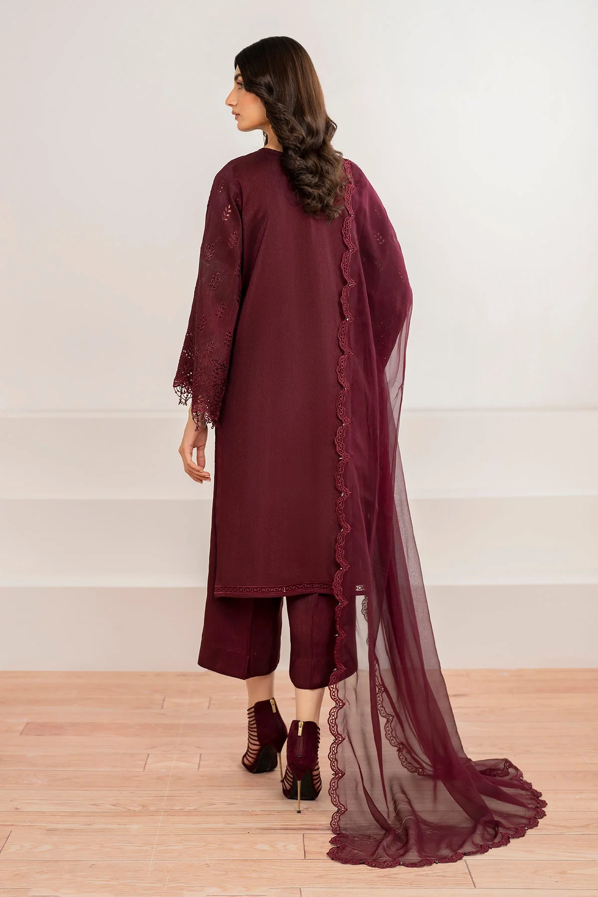 Baroque UF-690 Embroidered Formals 2025 - Image 2
