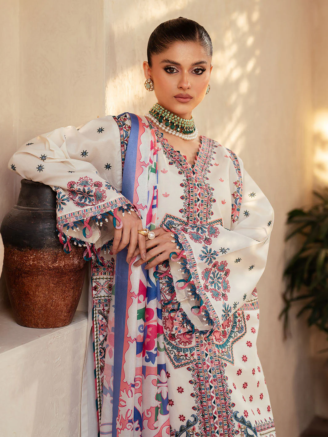 Binilyas 92 - A Mehroze Luxury Lawn 2025 - Image 2