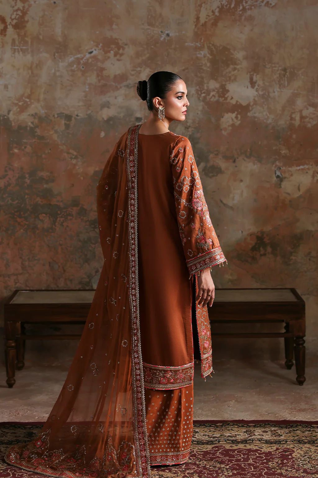 Emaan Adeel Aarzo Afsana-E-Silk 2025 - Image 2