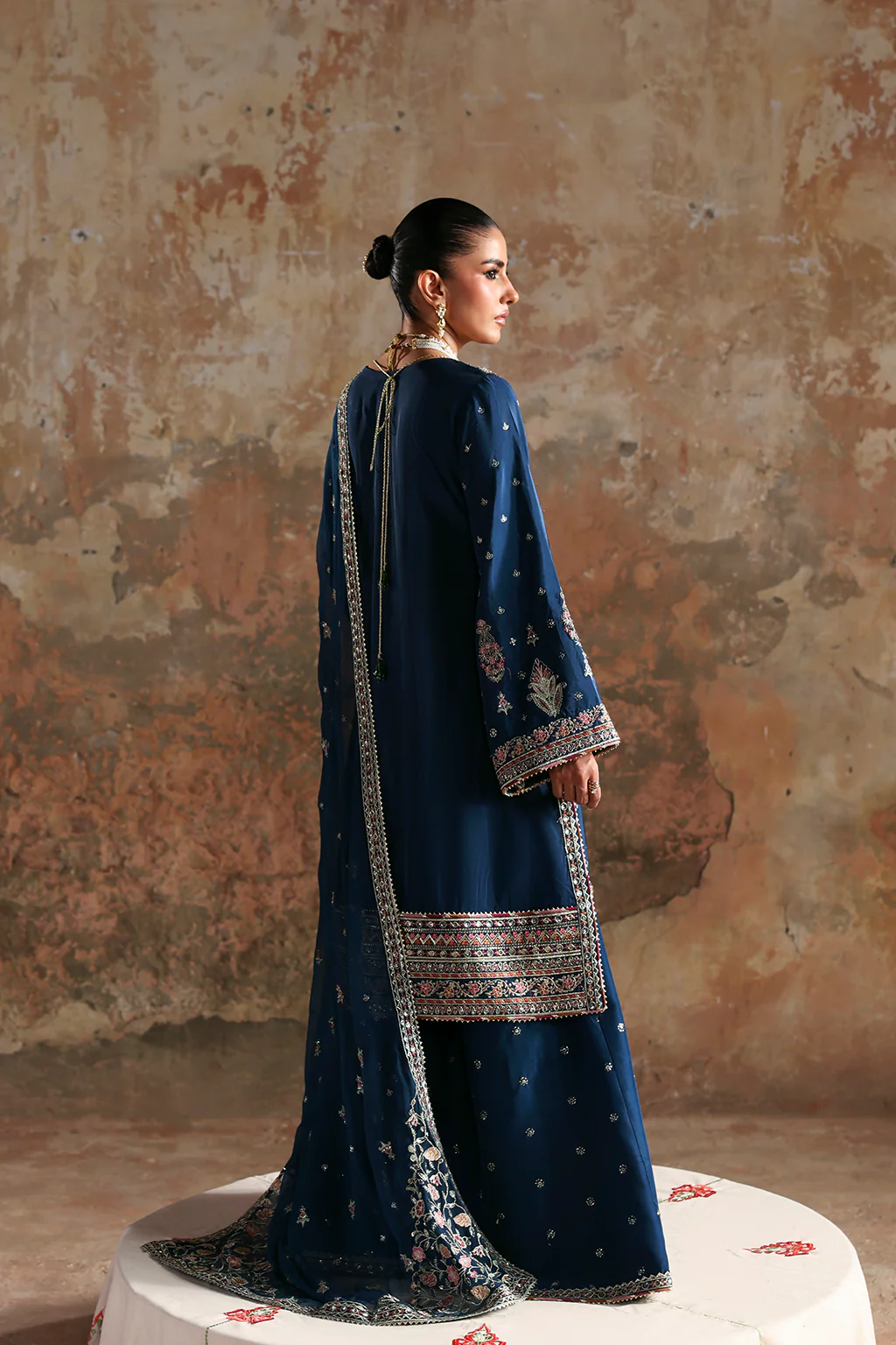 Emaan Adeel Afsar Afsana-E-Silk 2025 - Image 2