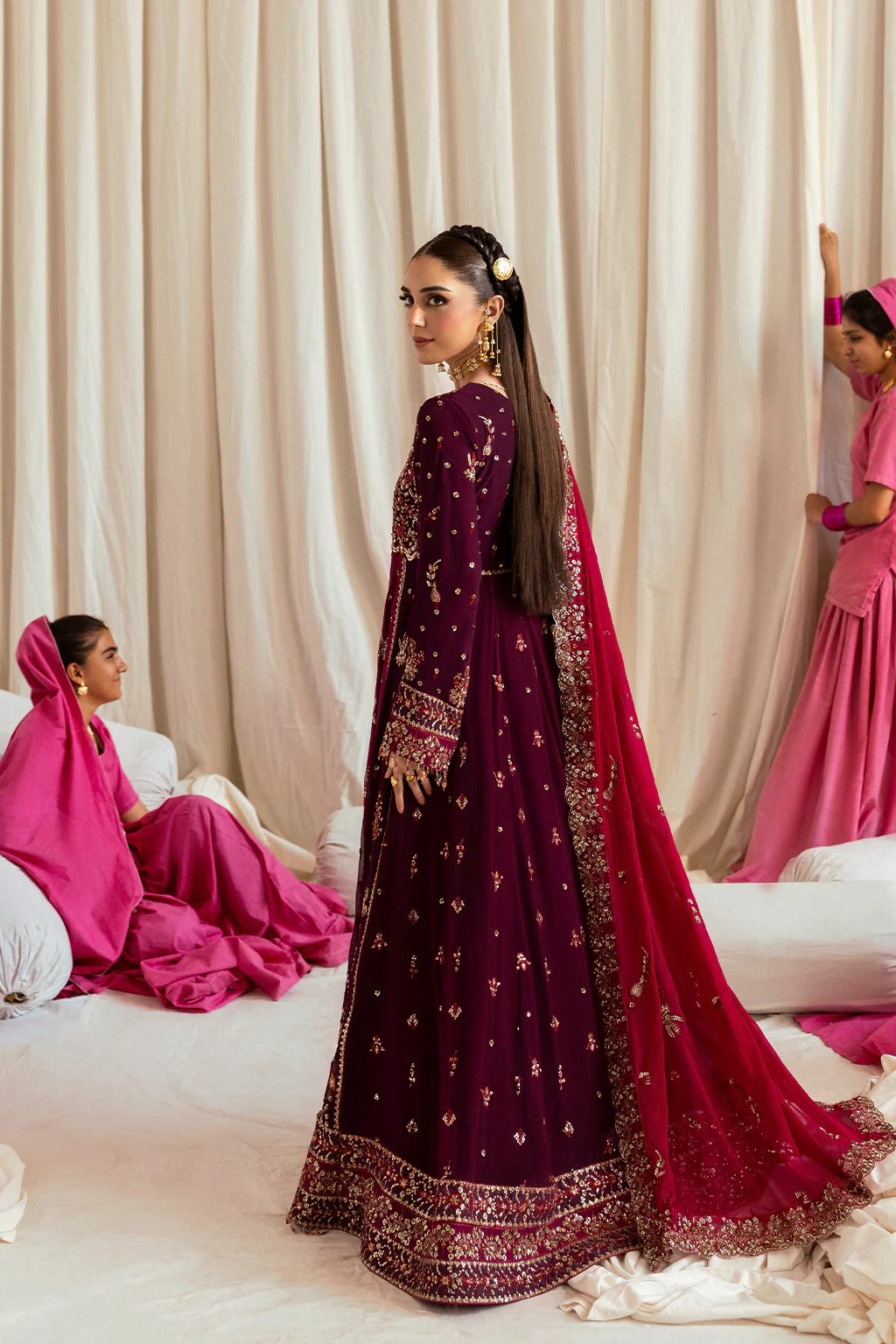 Emaan Adeel Avoria The Empress Wedding Formals 2025 - Image 2