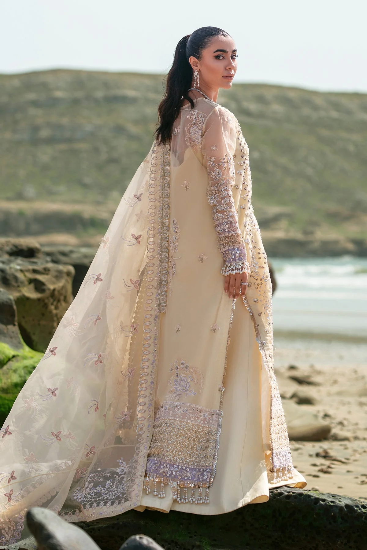 Emaan Adeel Elle Reveuse Wedding Formals 2024 - Image 2