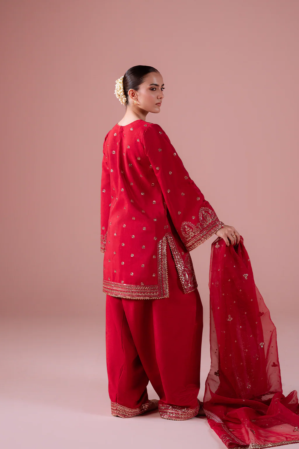 Emaan Adeel Geet Her To Her 2025 - Image 2