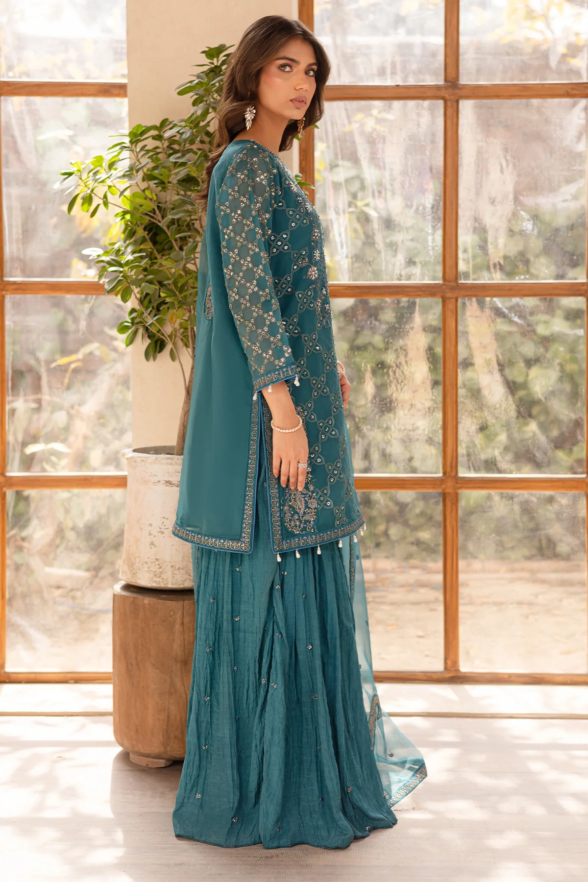 Emaan Adeel Mehrin Noore Festive Formals 2025 - Image 2