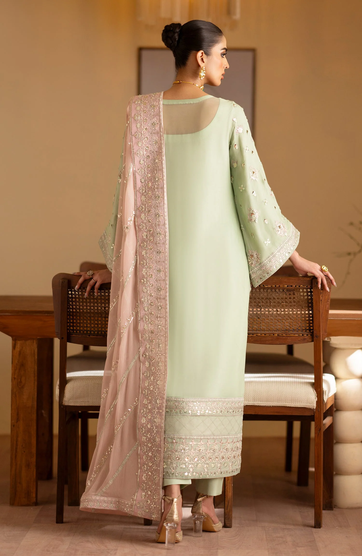Emaan Adeel Najmeh Romansiyyah Luxury Formals 2024 - Image 2