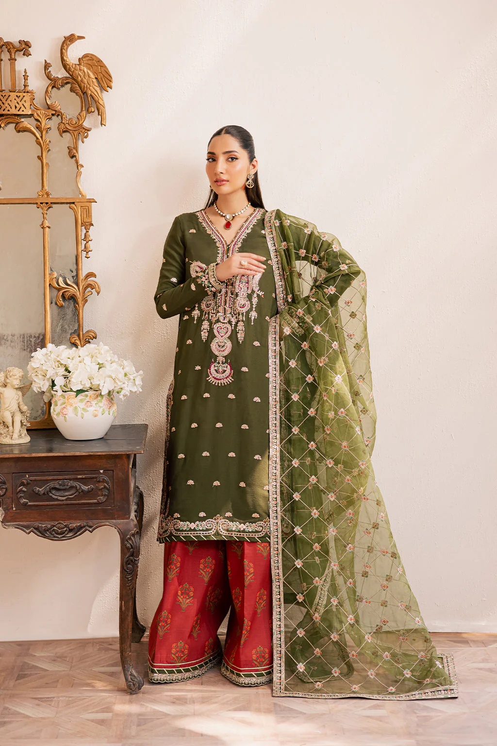 Emaan Adeel Oraya Suave Luxury Formals 2025 - Image 2