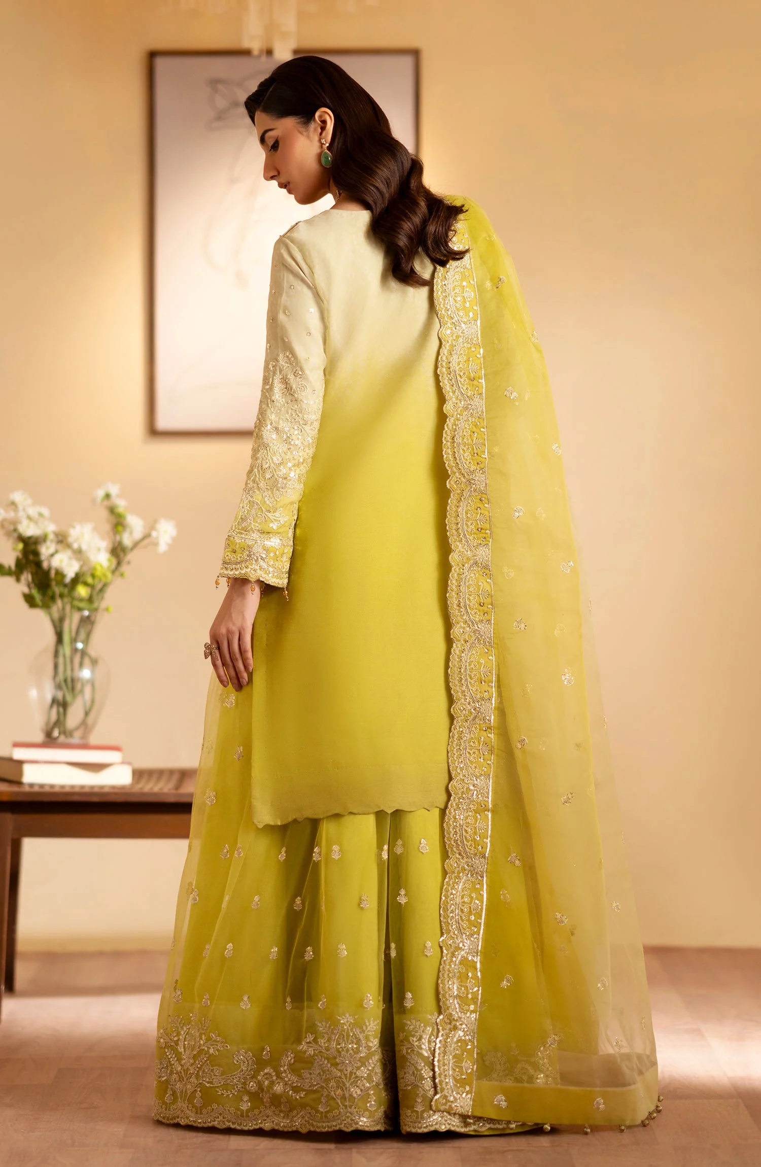 Emaan Adeel Sabian Romansiyyah Luxury Formals 2024 - Image 2