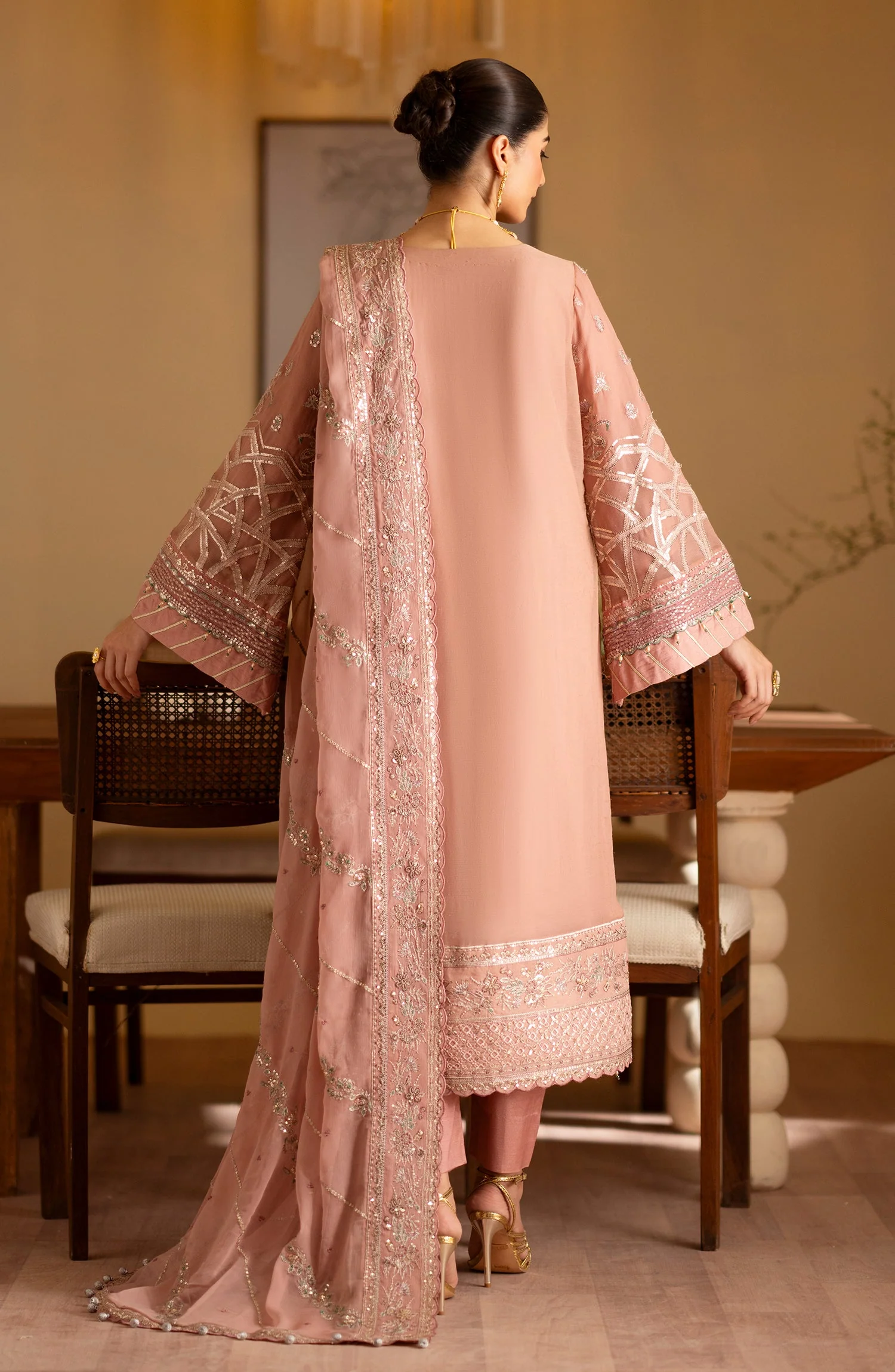 Emaan Adeel Saleha Romansiyyah Luxury Formals 2024 - Image 2