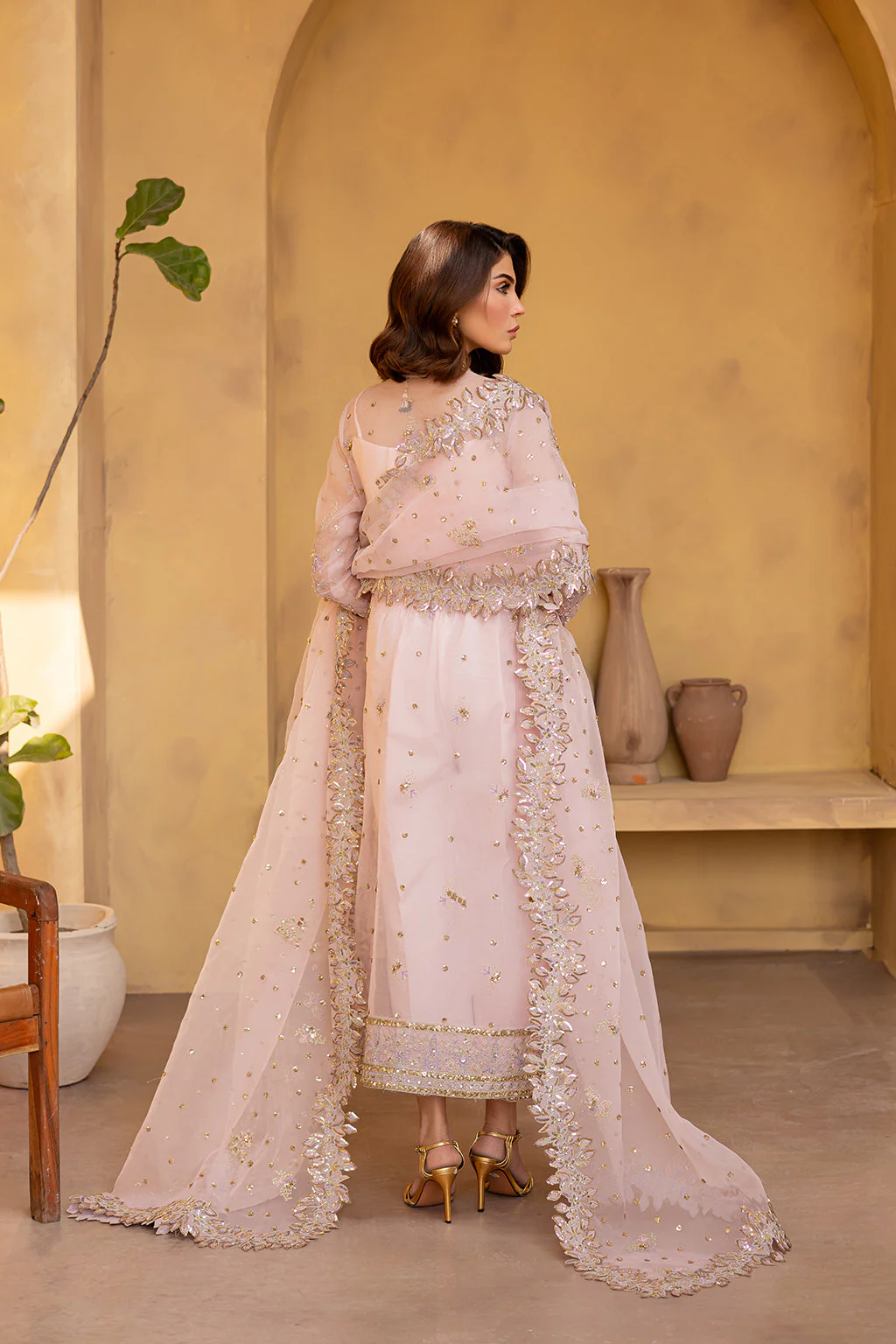 Emaan Adeel Veloura Regalia Luxury Formals 2025 - Image 2