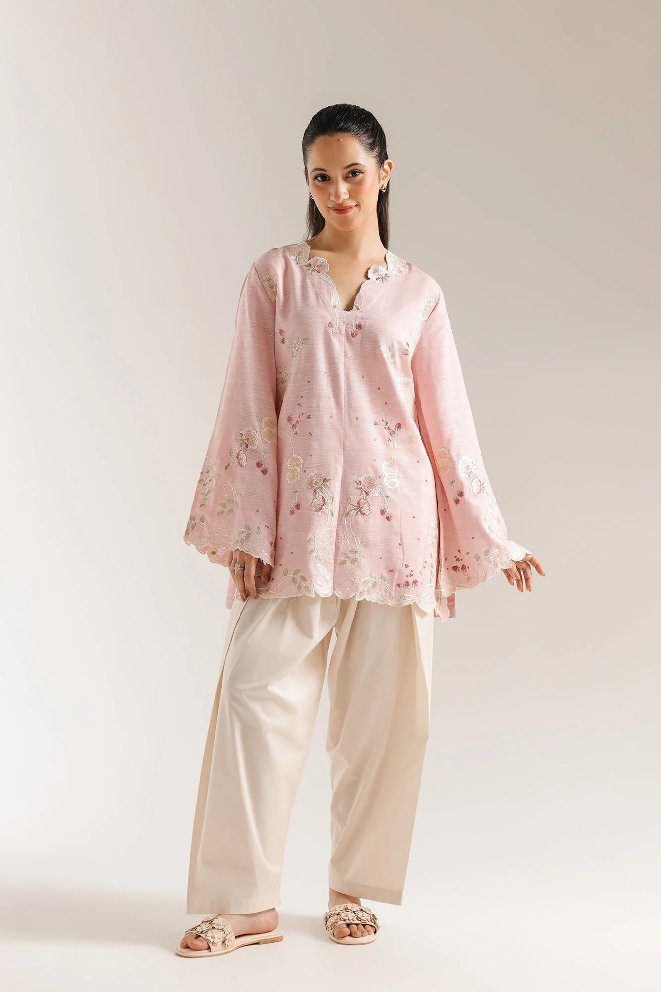 Ethnic E7586/102/315 Women Casual 2026