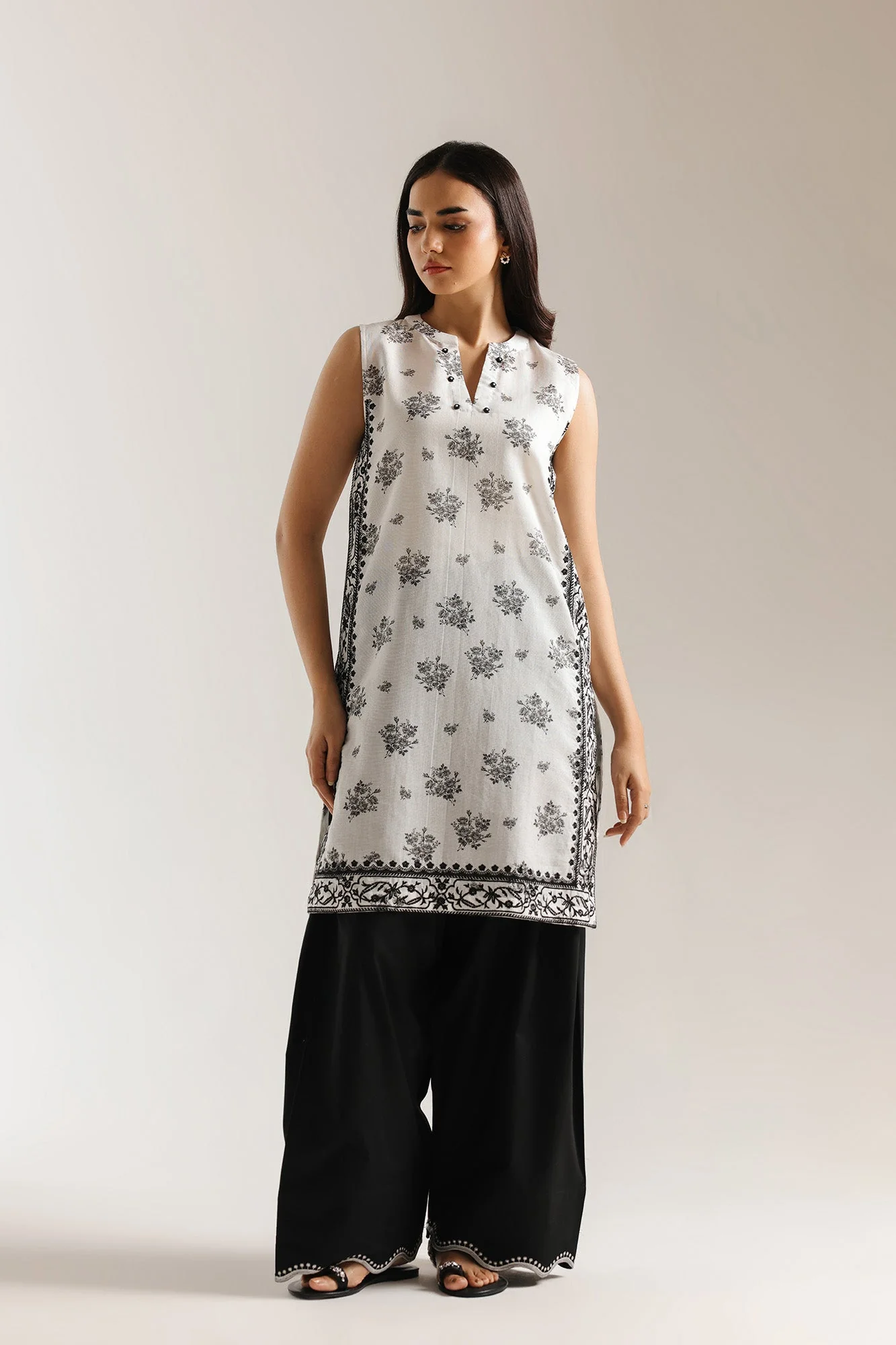 Ethnic E7723/102/002 Women Casual 2026
