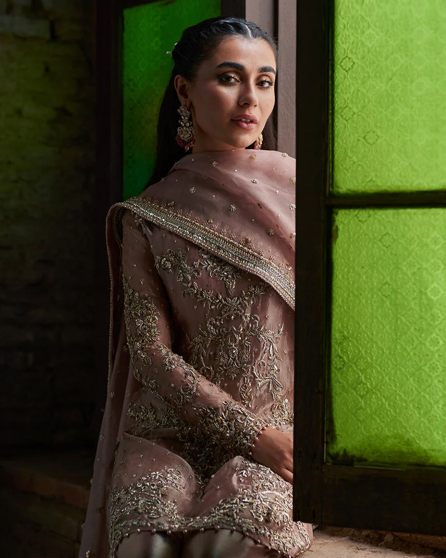 Faiza Saqlain Samo Luxe Formals 2024 - Image 2