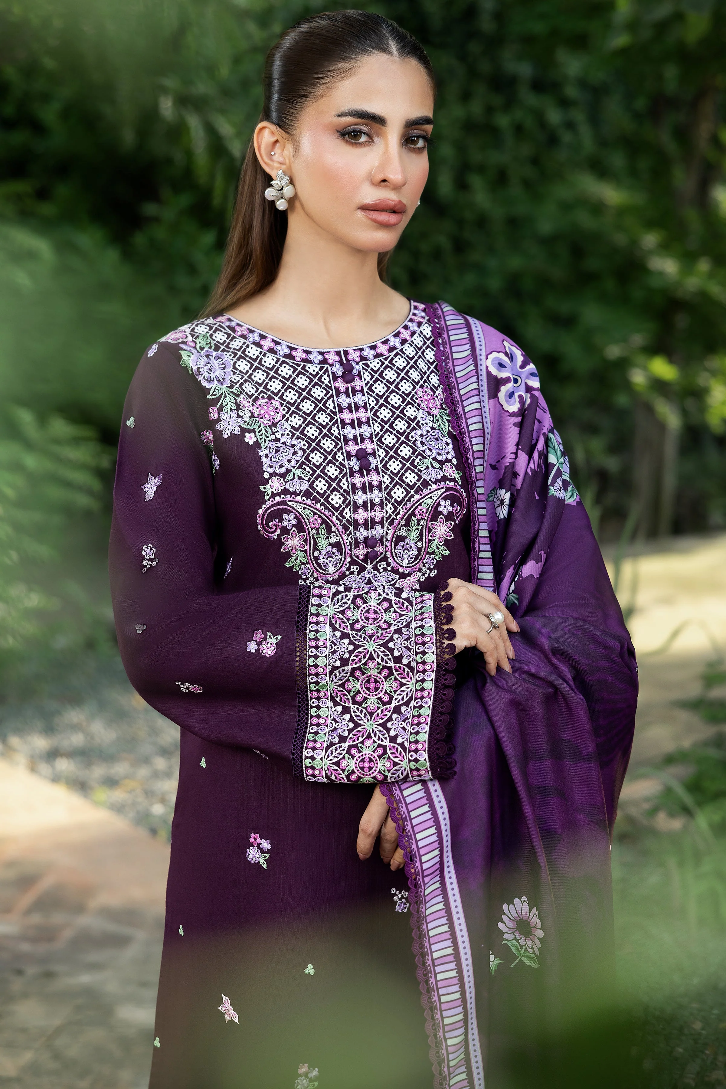 Farahsa Ambril Fall Winter Collection 2025 - Image 2
