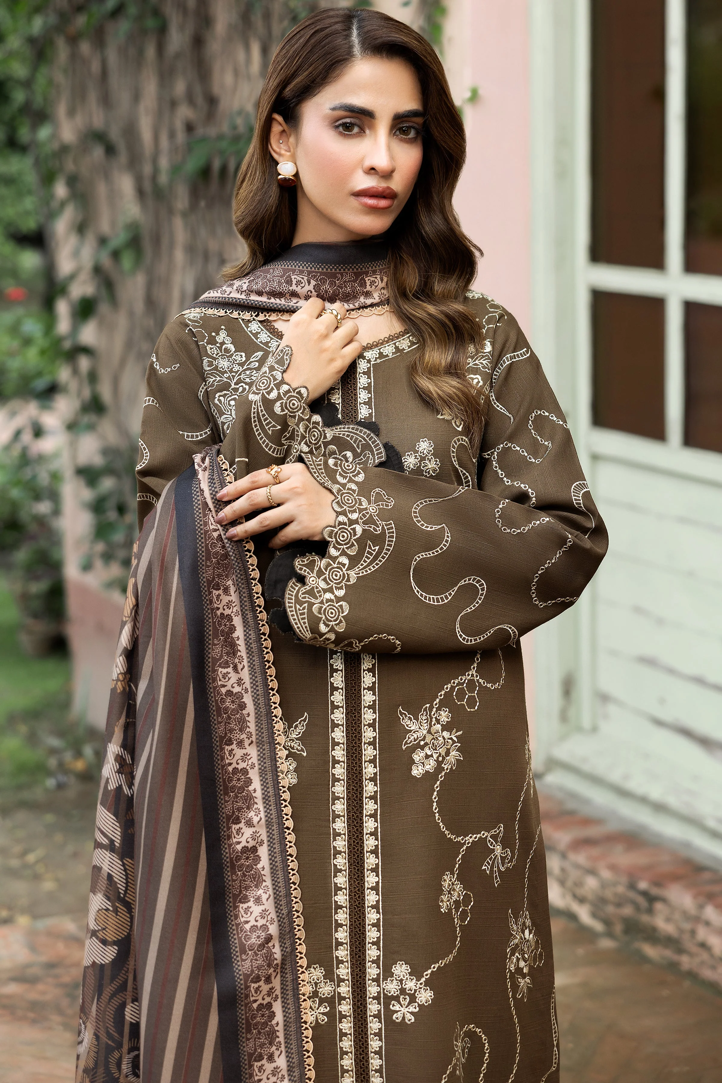 Farahsa Stonepetal Fall Winter Collection 2025 - Image 2