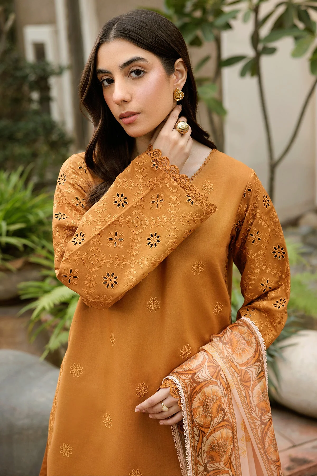Farasha Golden Dusk Summer Weaves Embroidered lawn 2025 - Image 2