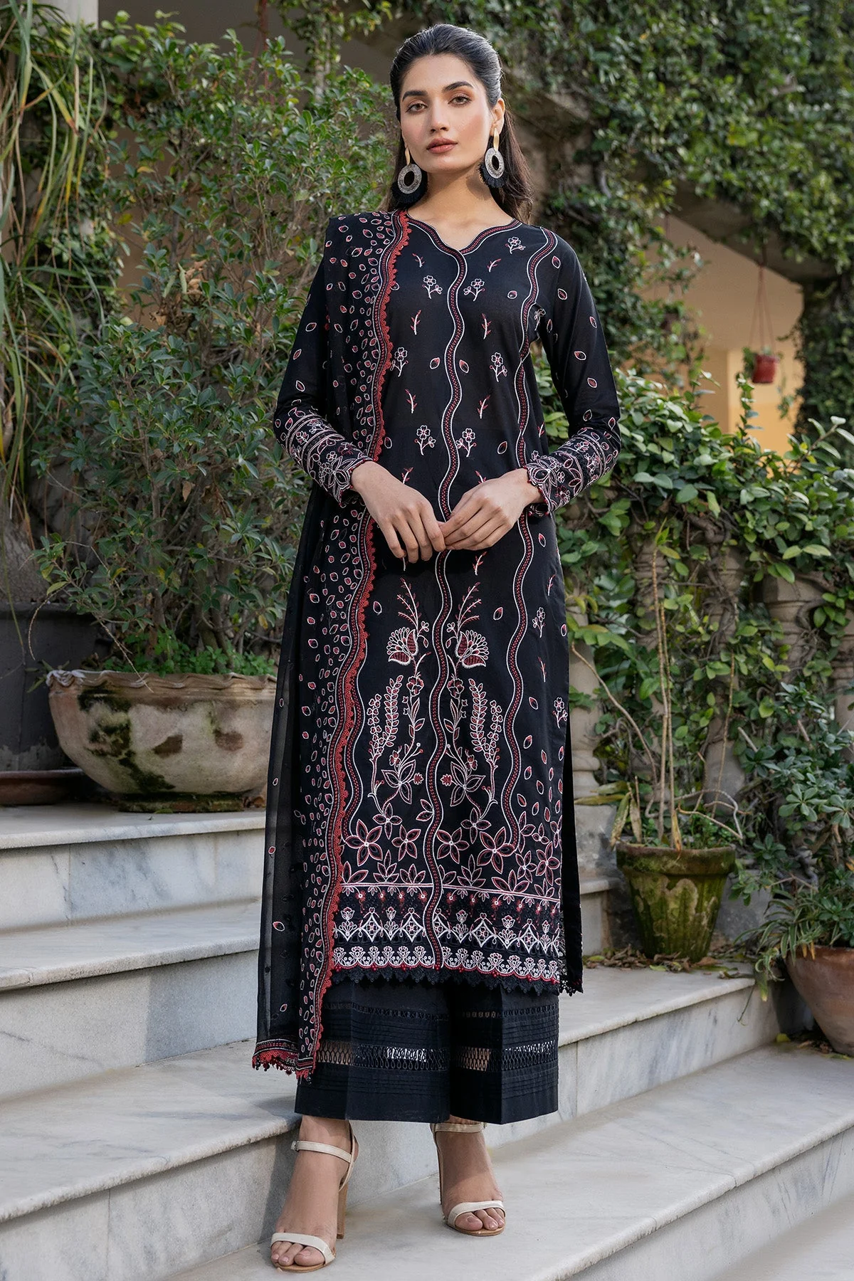 Farasha Online Black Rose Summer Weaves Embroidered lawn 2025