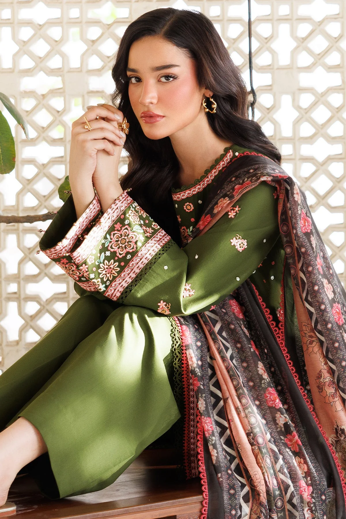 Farasha Online Olivine Dreams Summer Weaves Embroidered lawn 2025 - Image 2