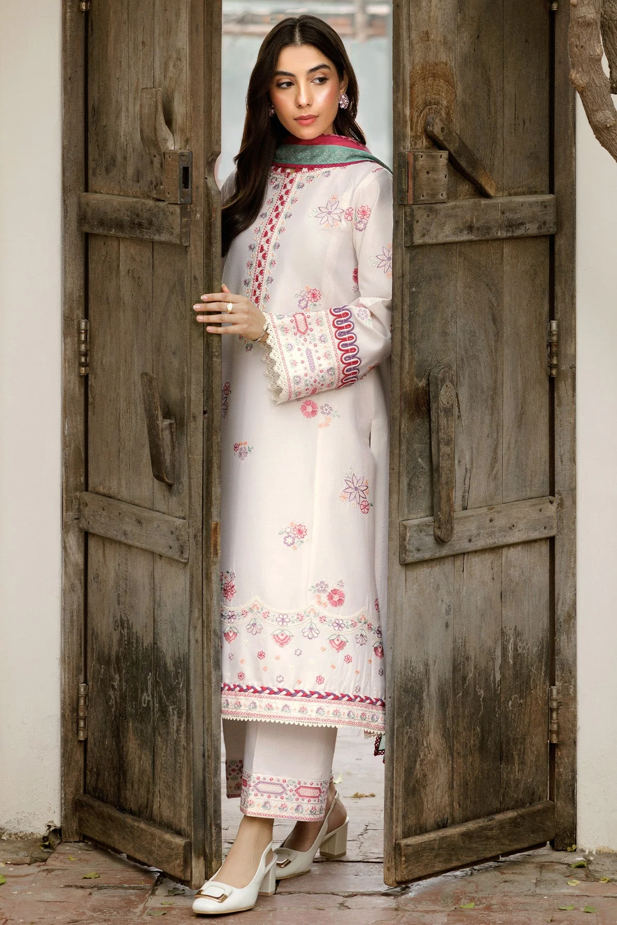 Farasha Online Pebble Glow Summer Weaves Embroidered lawn 2025