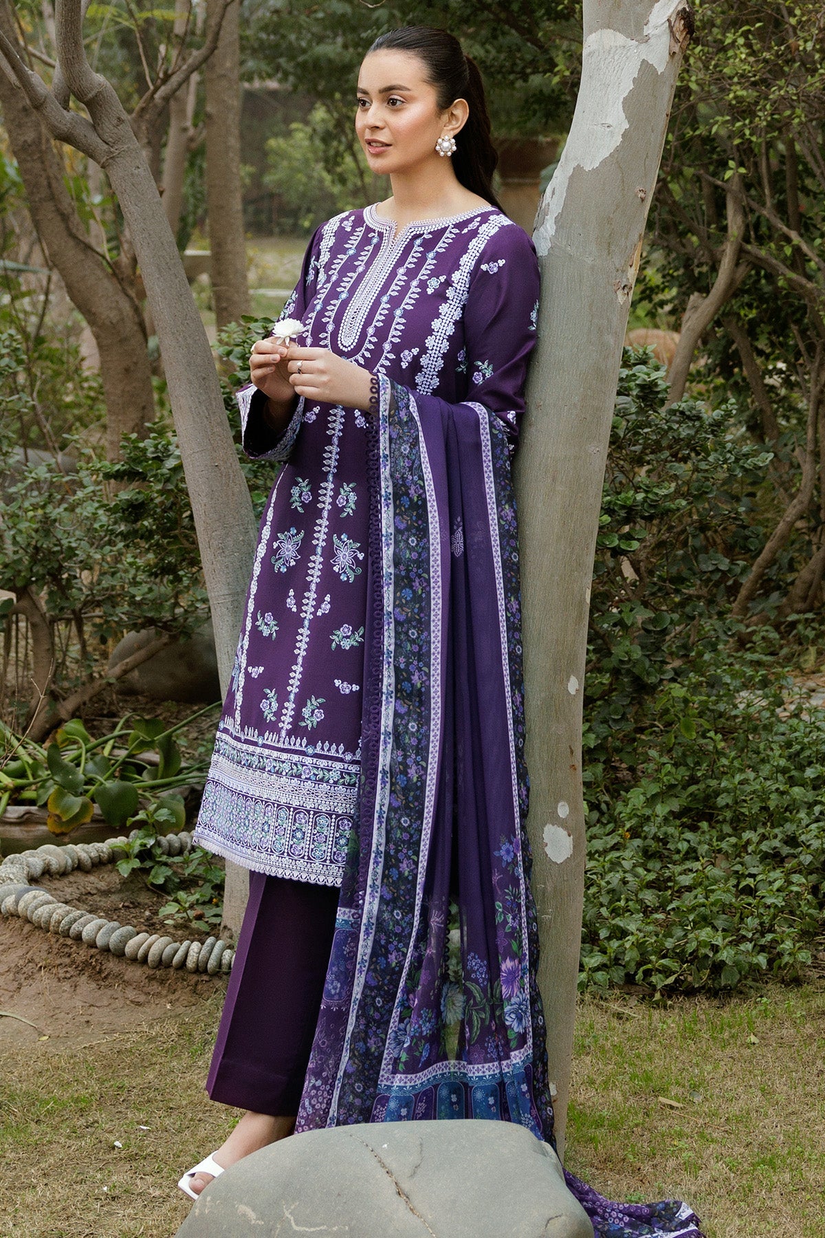 Farasha Regal Iris Summer Weaves Embroidered lawn 2025 - Image 2