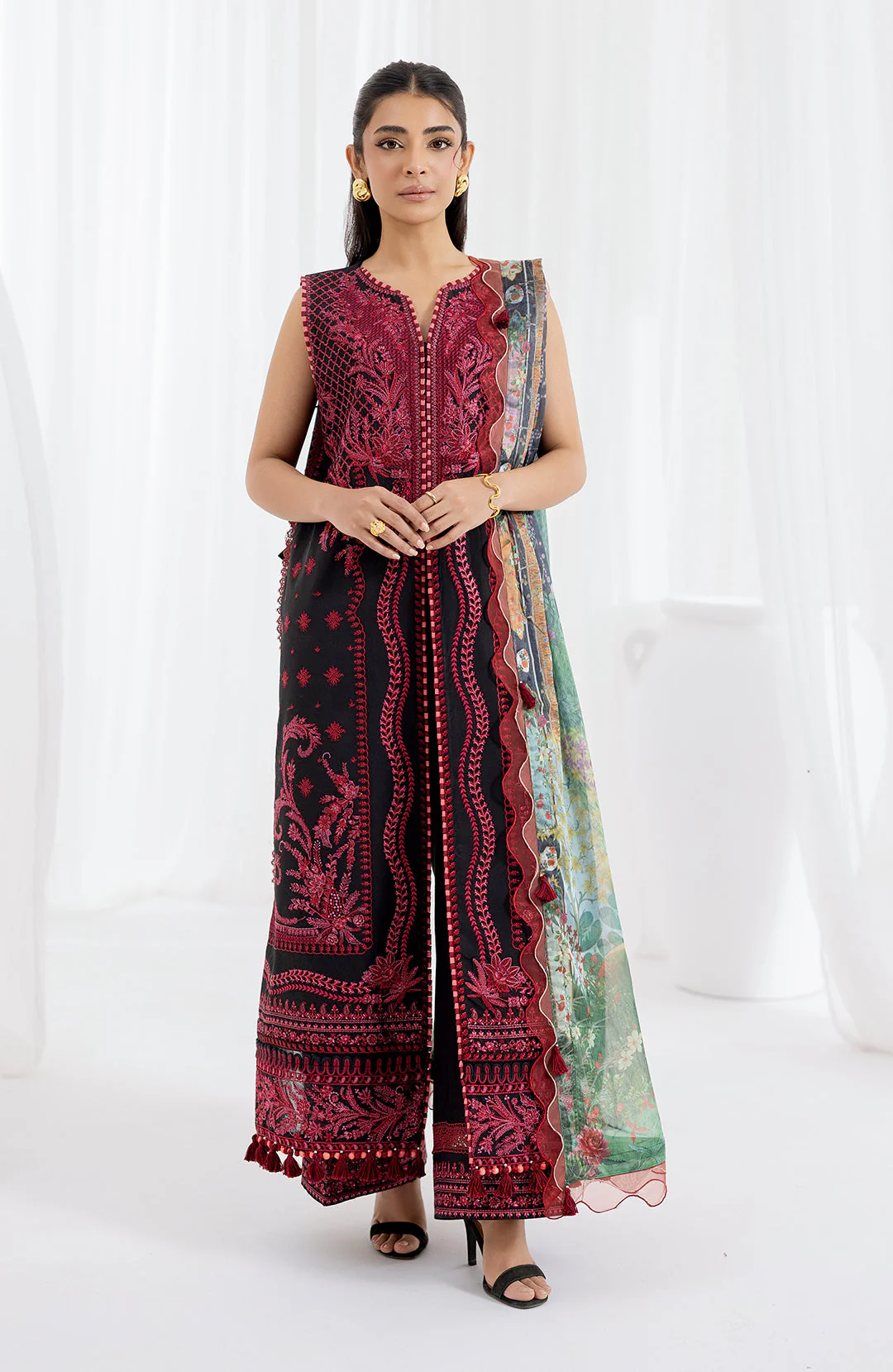 Fiona  Mavra Solace Luxury Lawn 2025