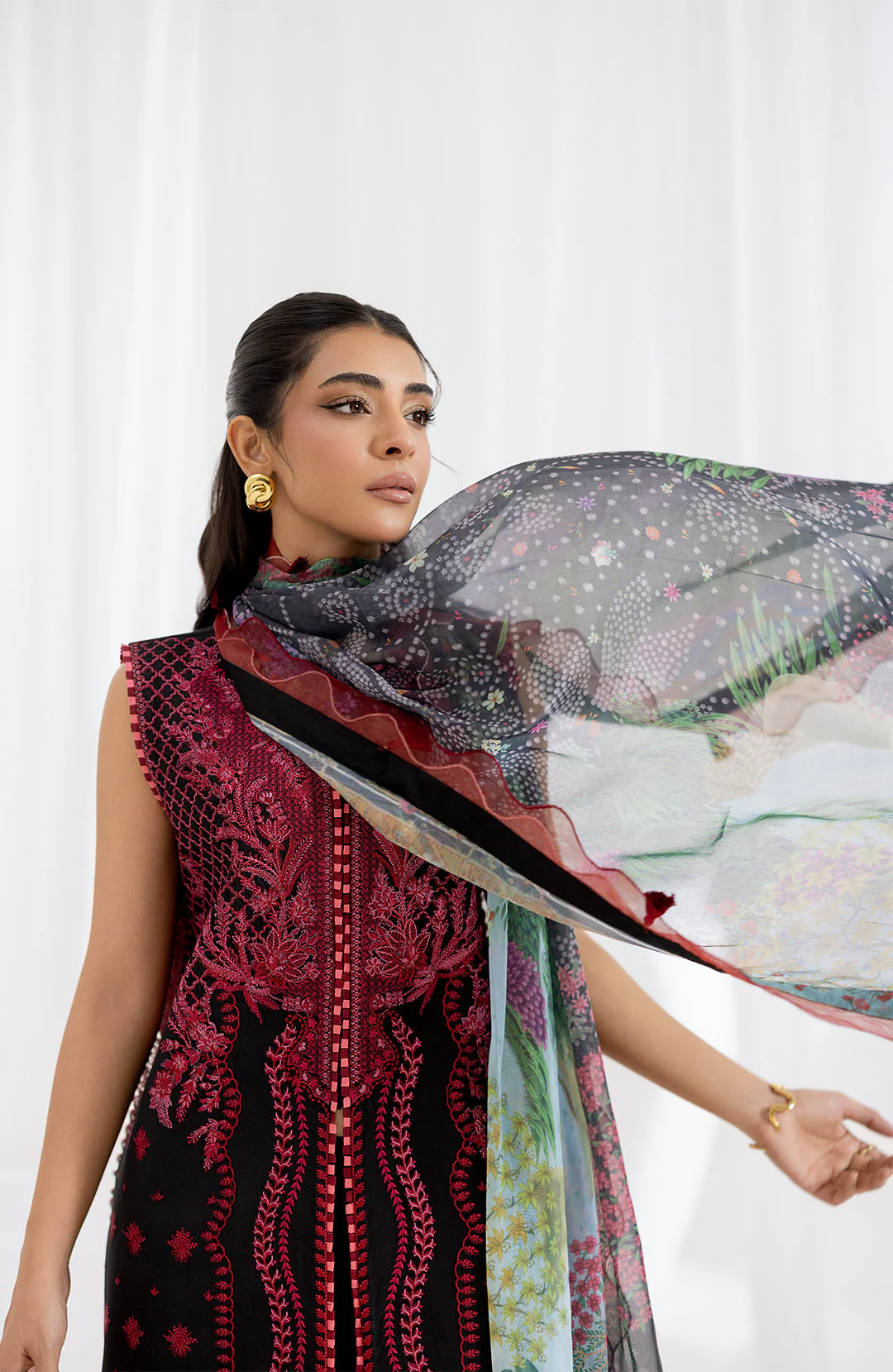 Fiona  Mavra Solace Luxury Lawn 2025 - Image 2