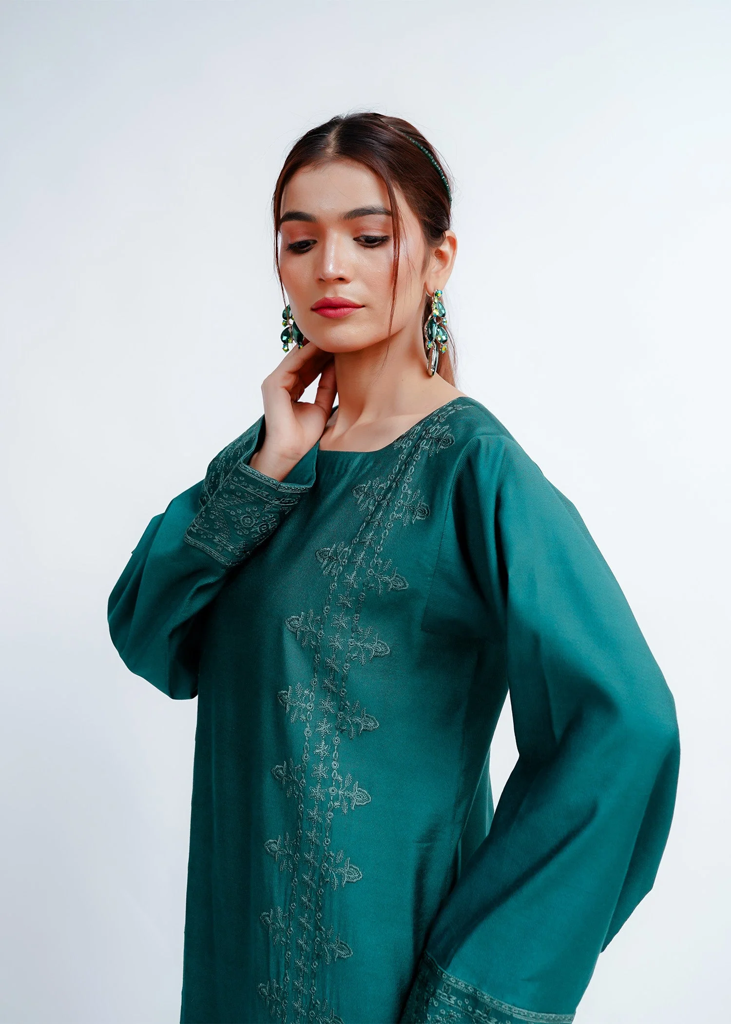 Fozia Khalid Syrah Basic Edit 2025 - Image 2